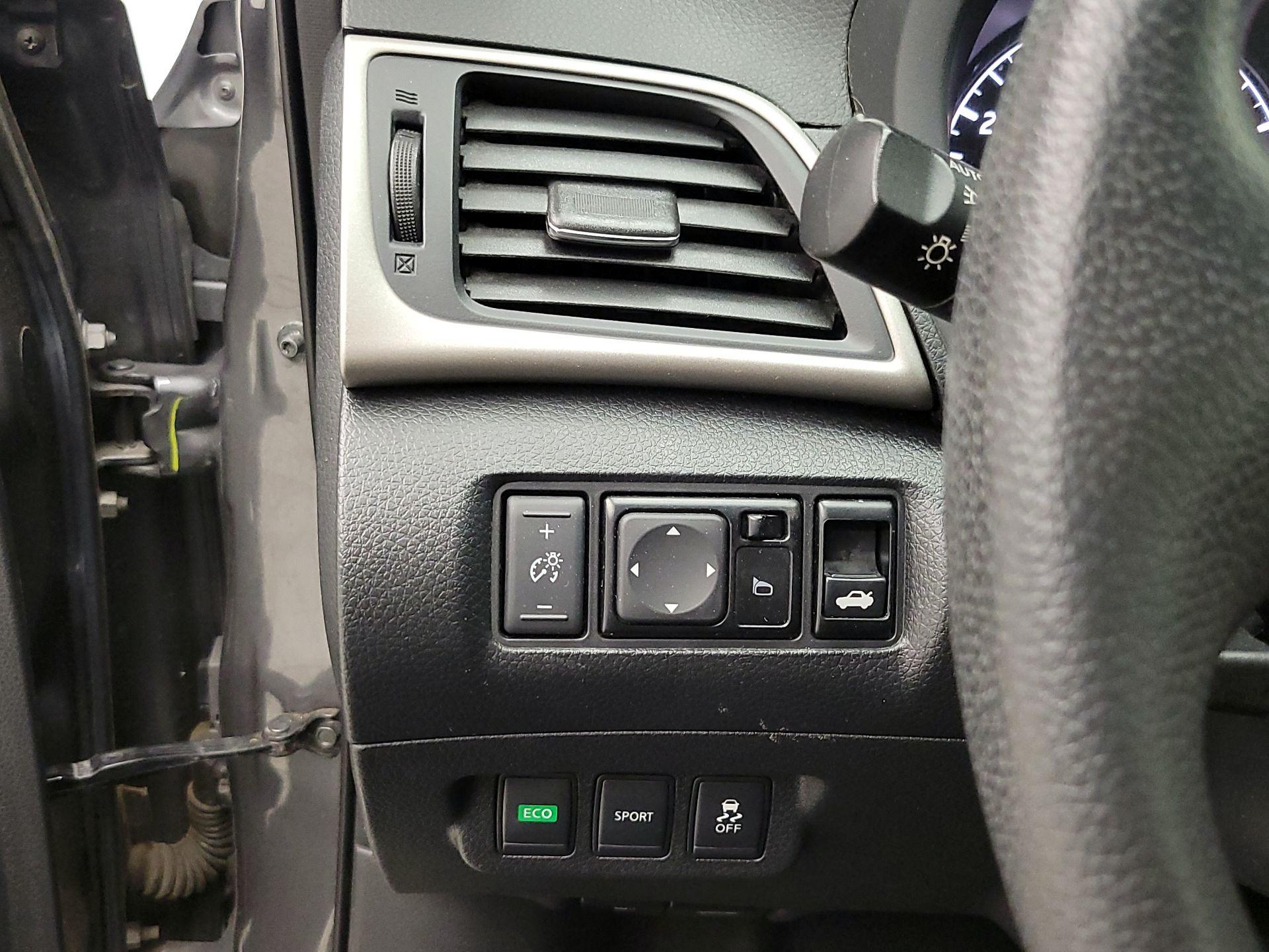 Thumbnail: 2015 Nissan Sentra - 13