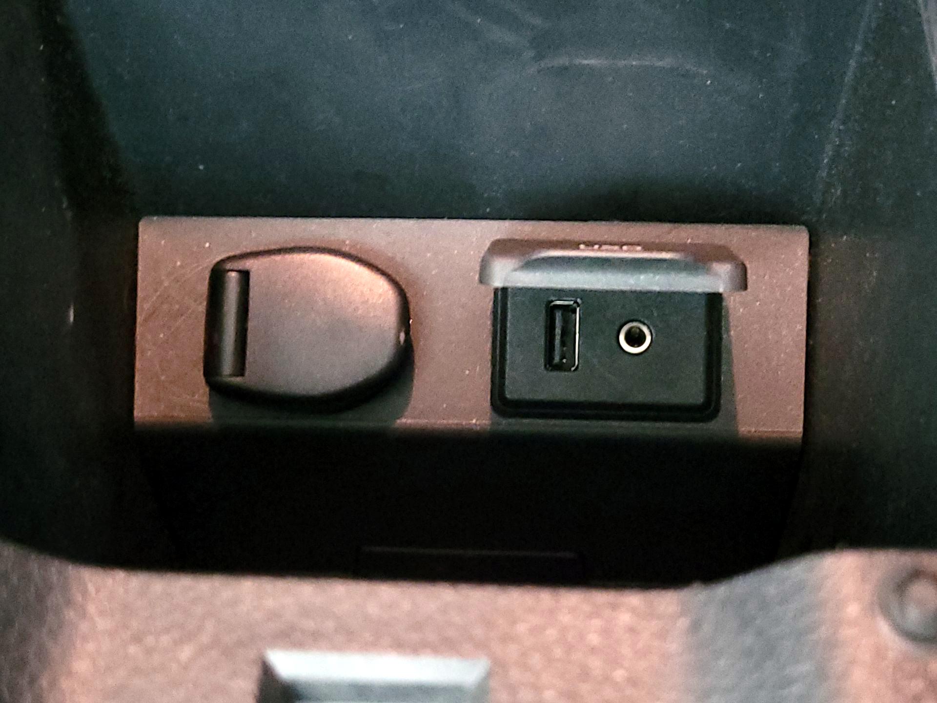 Thumbnail: 2015 Nissan Sentra - 17