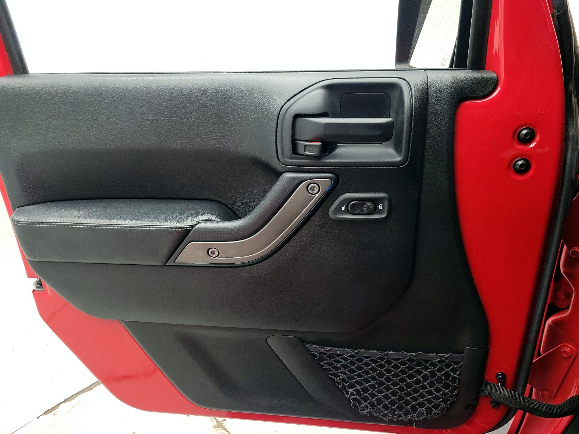 Thumbnail: 2017 Jeep Wrangler - 12