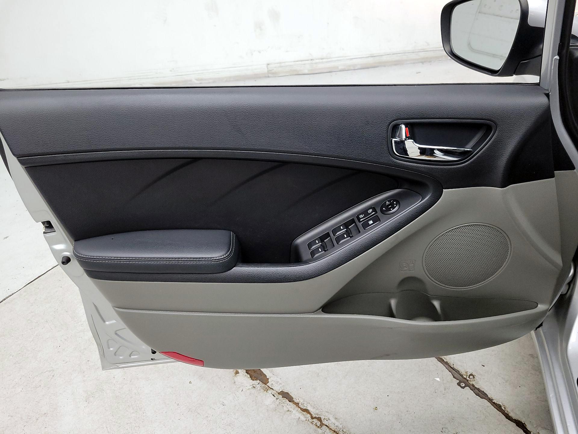 Thumbnail: 2016 Kia Forte - 12