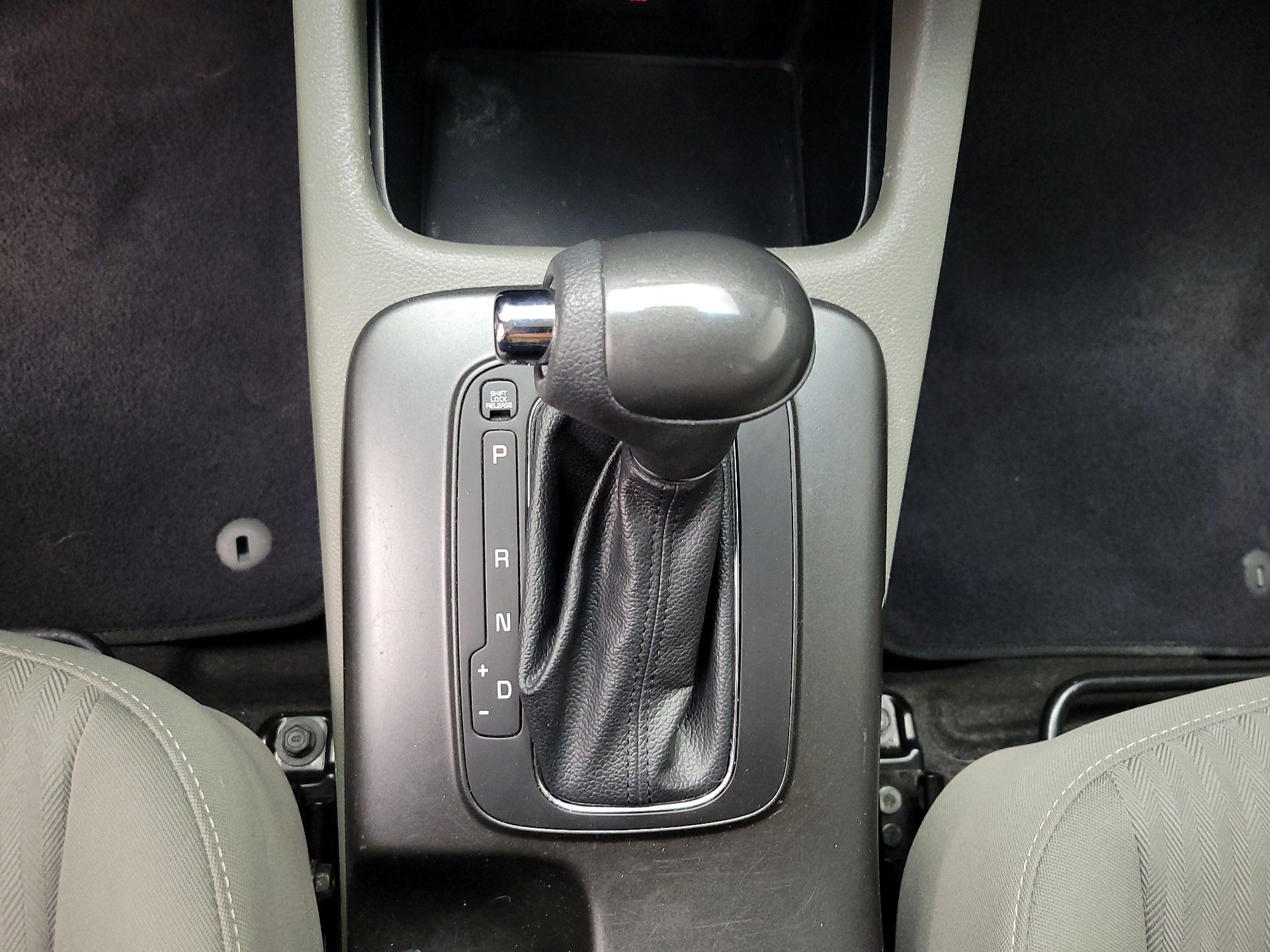 Thumbnail: 2016 Kia Forte - 16