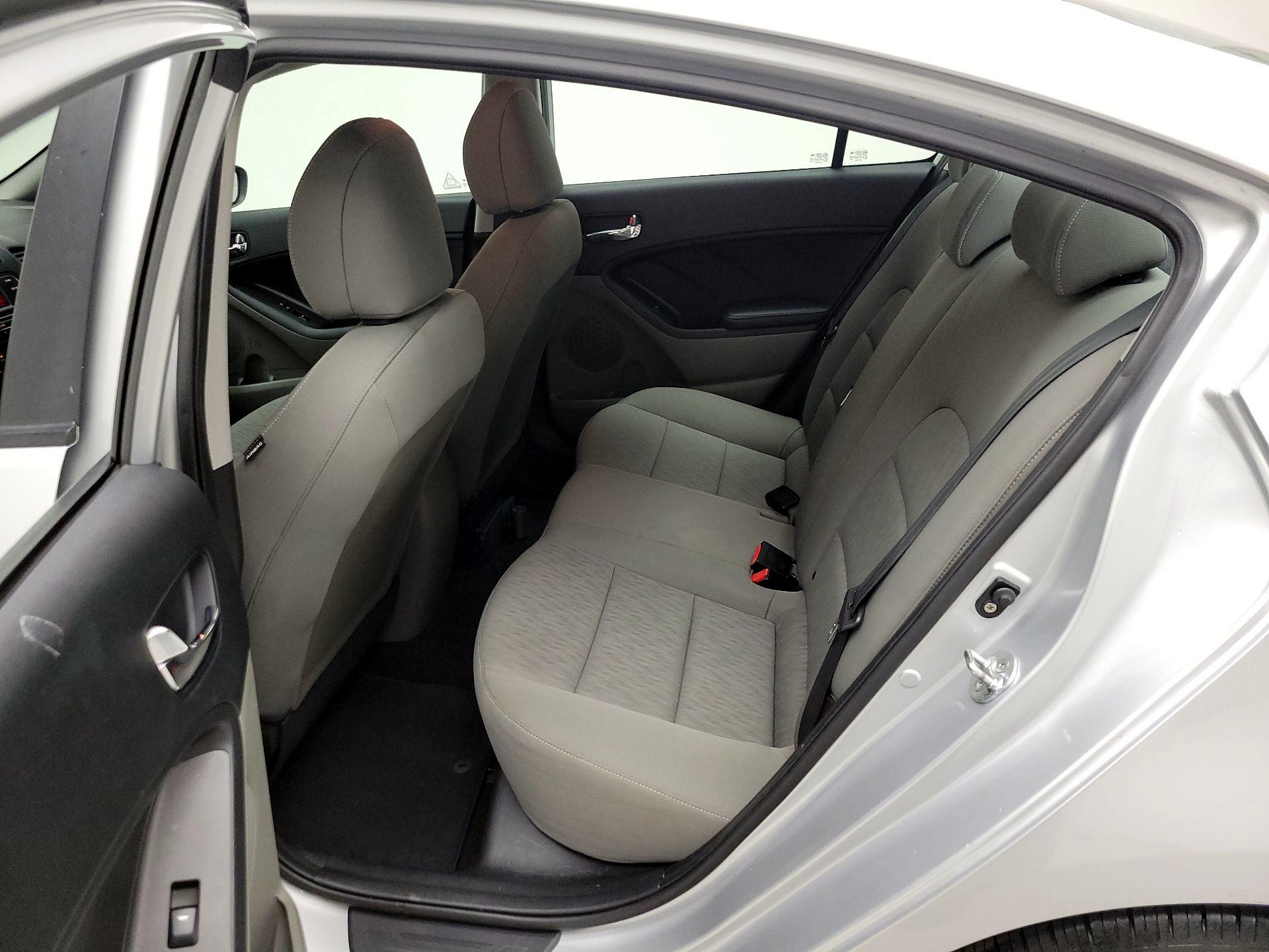 Thumbnail: 2016 Kia Forte - 18