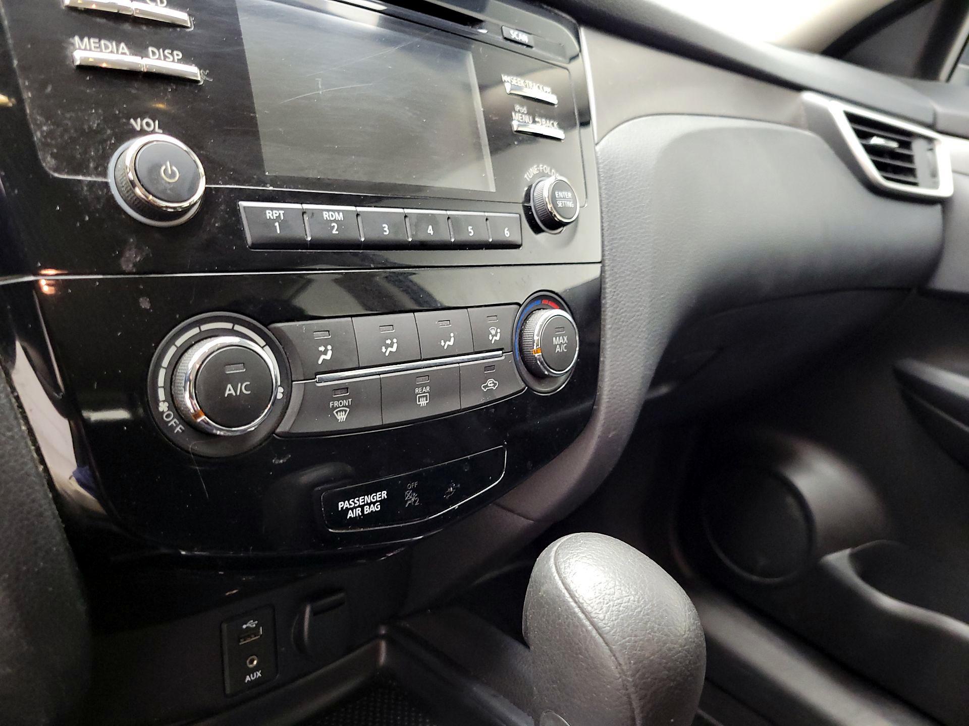 Thumbnail: 2014 Nissan Rogue - 16