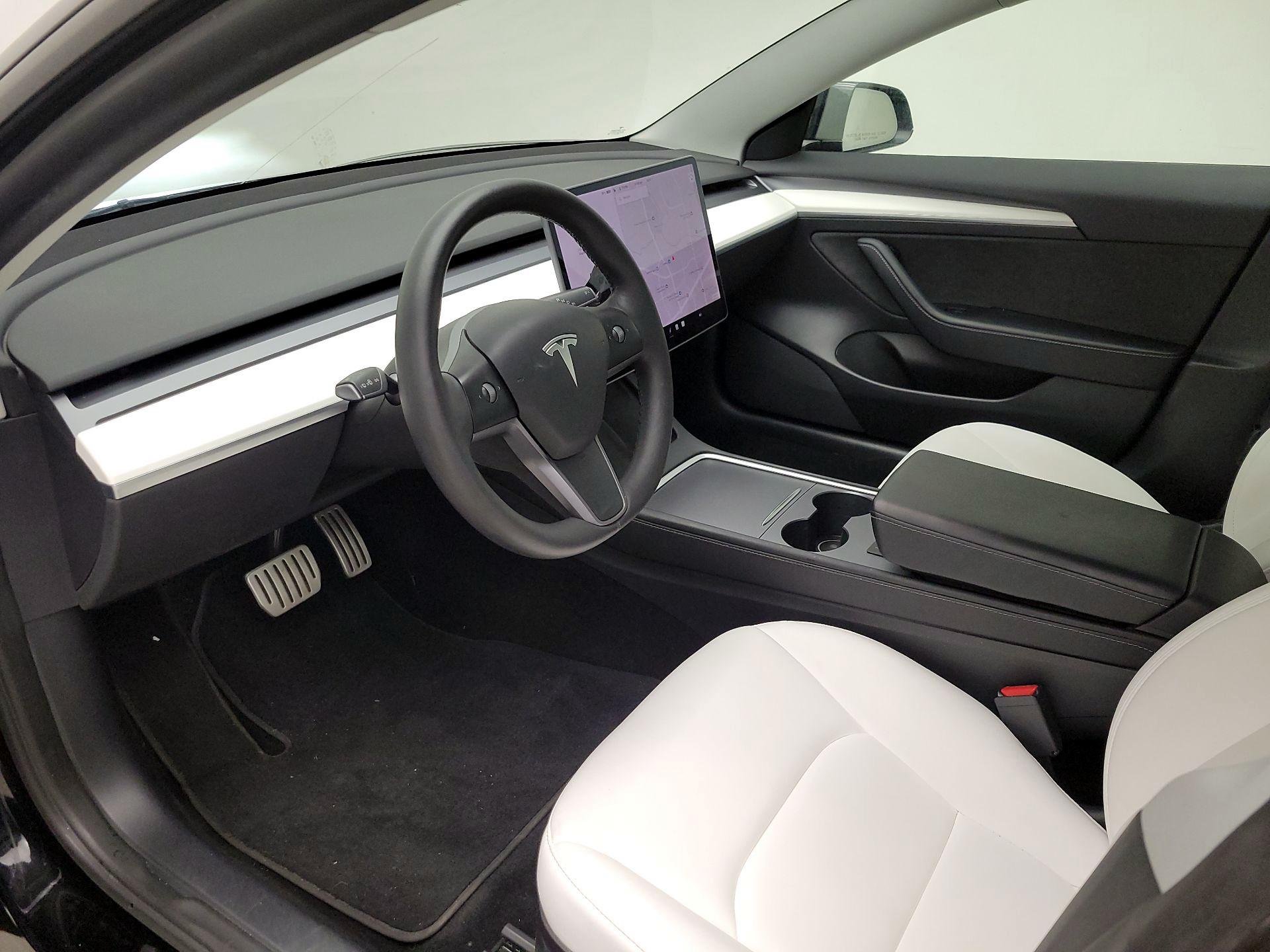 Thumbnail: 2022 Tesla Model 3 - 11