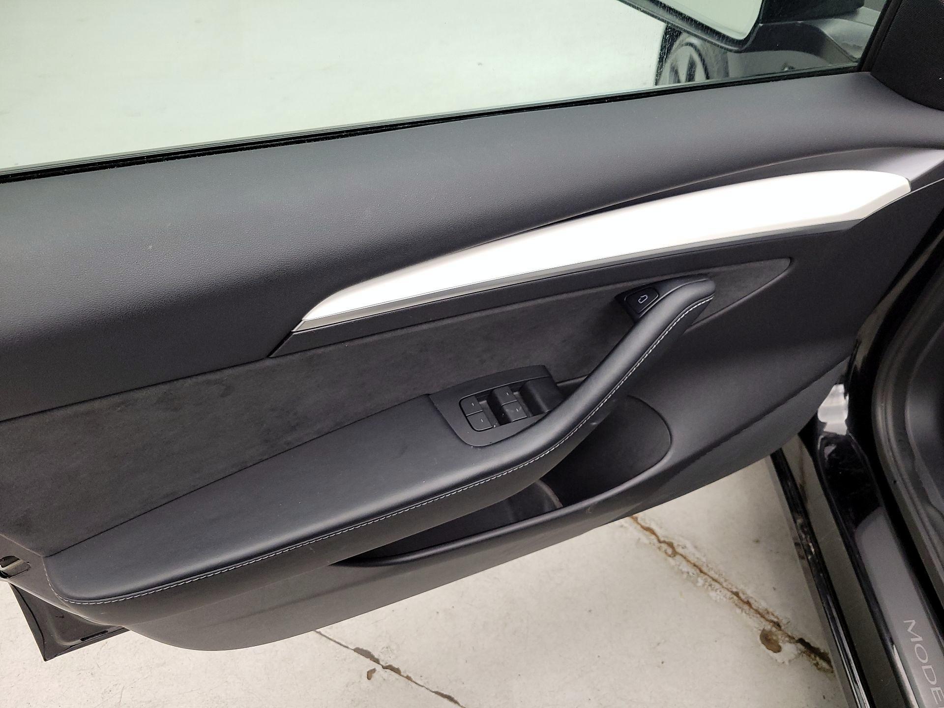 Thumbnail: 2022 Tesla Model 3 - 12