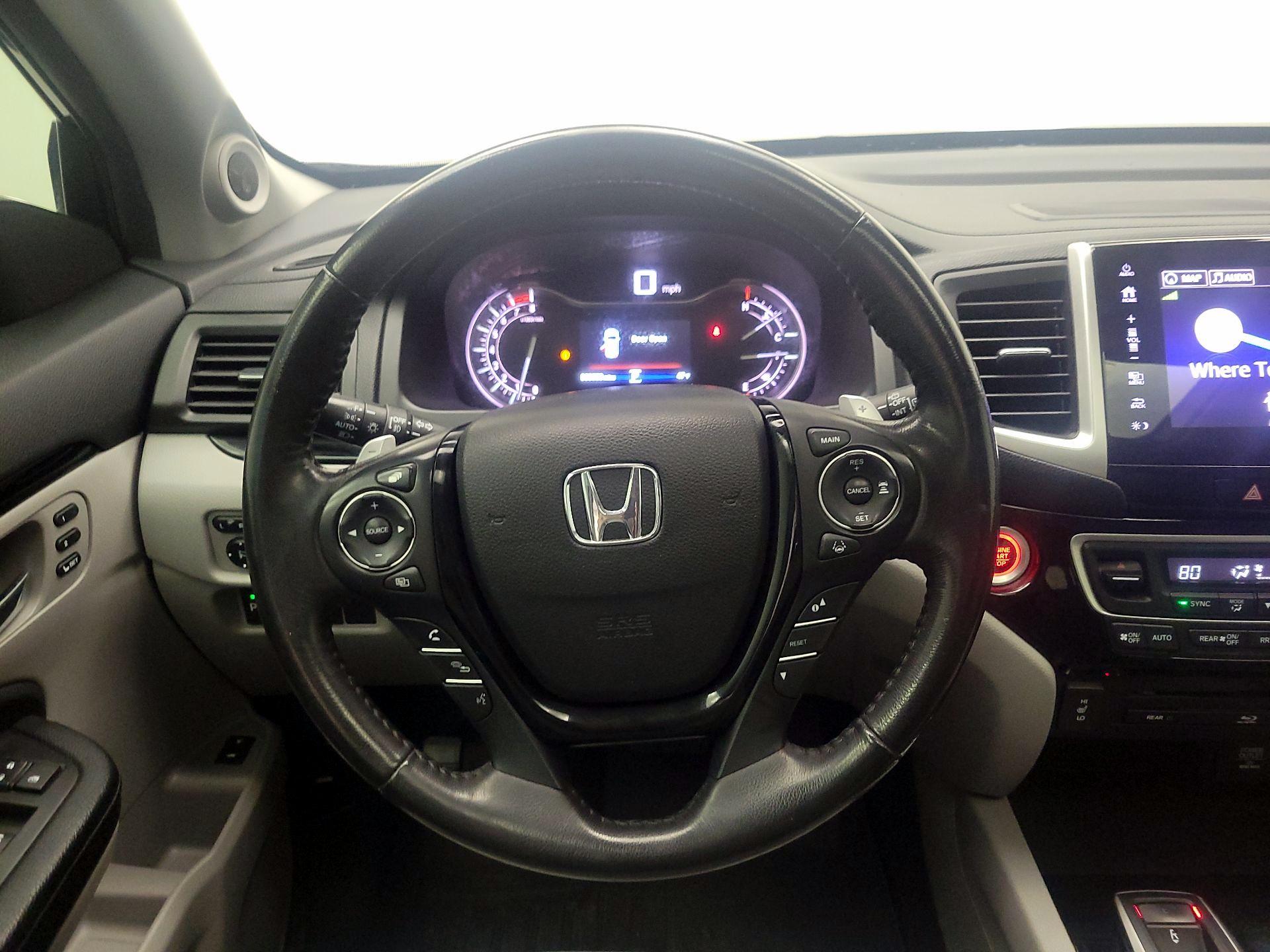 Thumbnail: 2017 Honda Pilot - 10