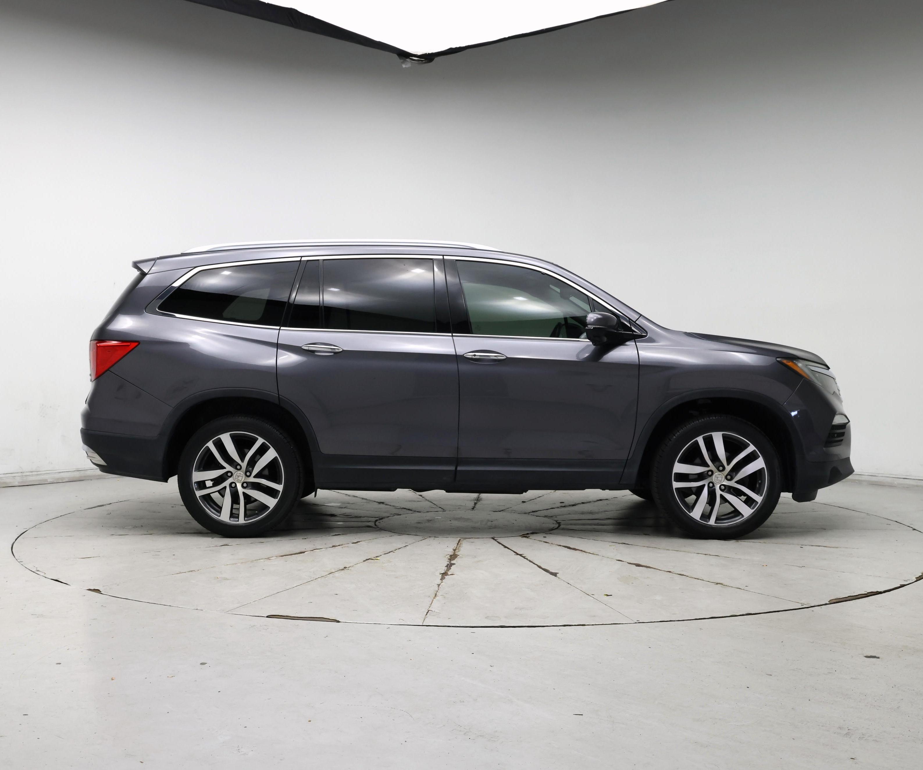 Thumbnail: 2017 Honda Pilot - 7