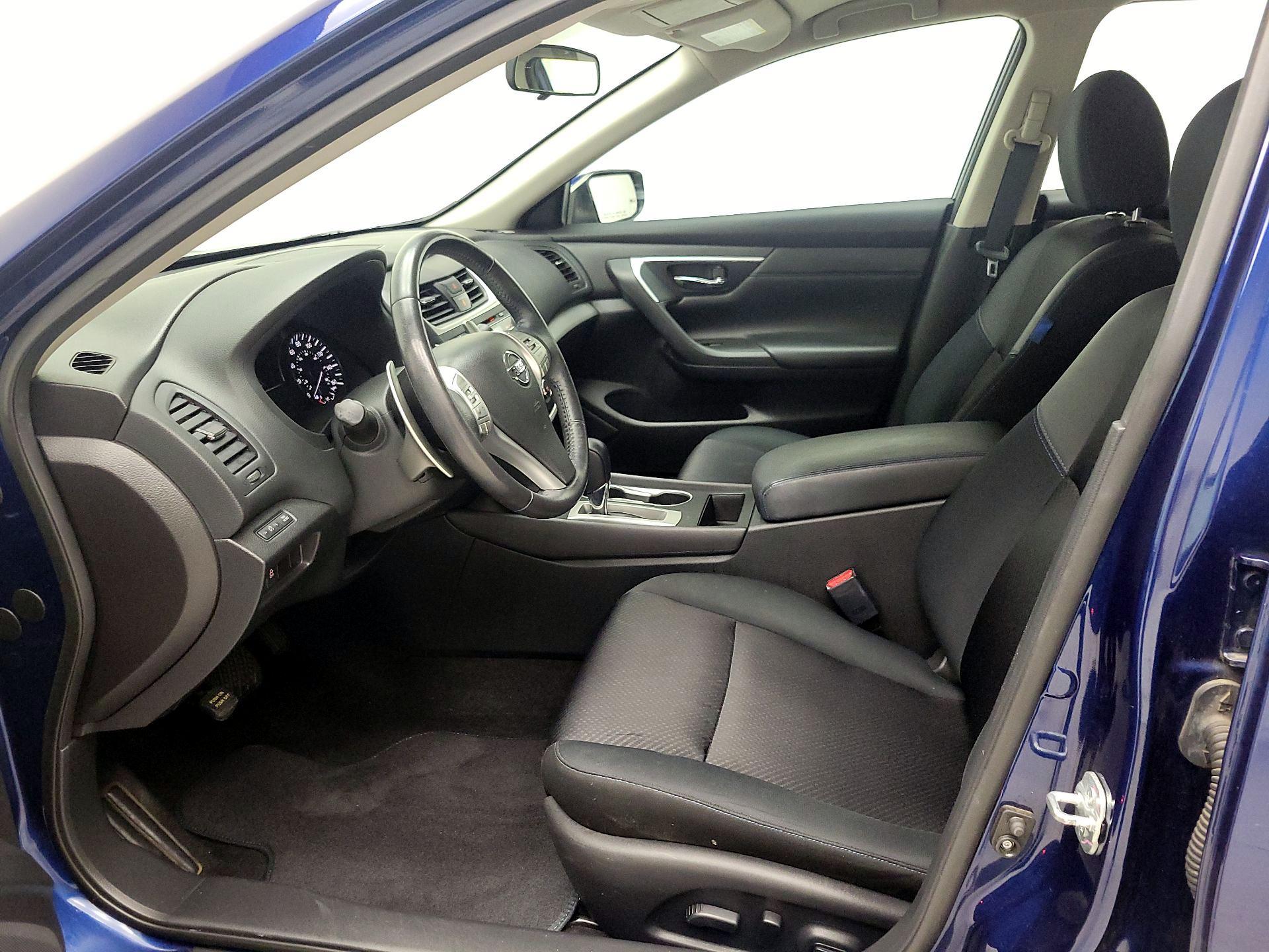 Thumbnail: 2016 Nissan Altima - 11