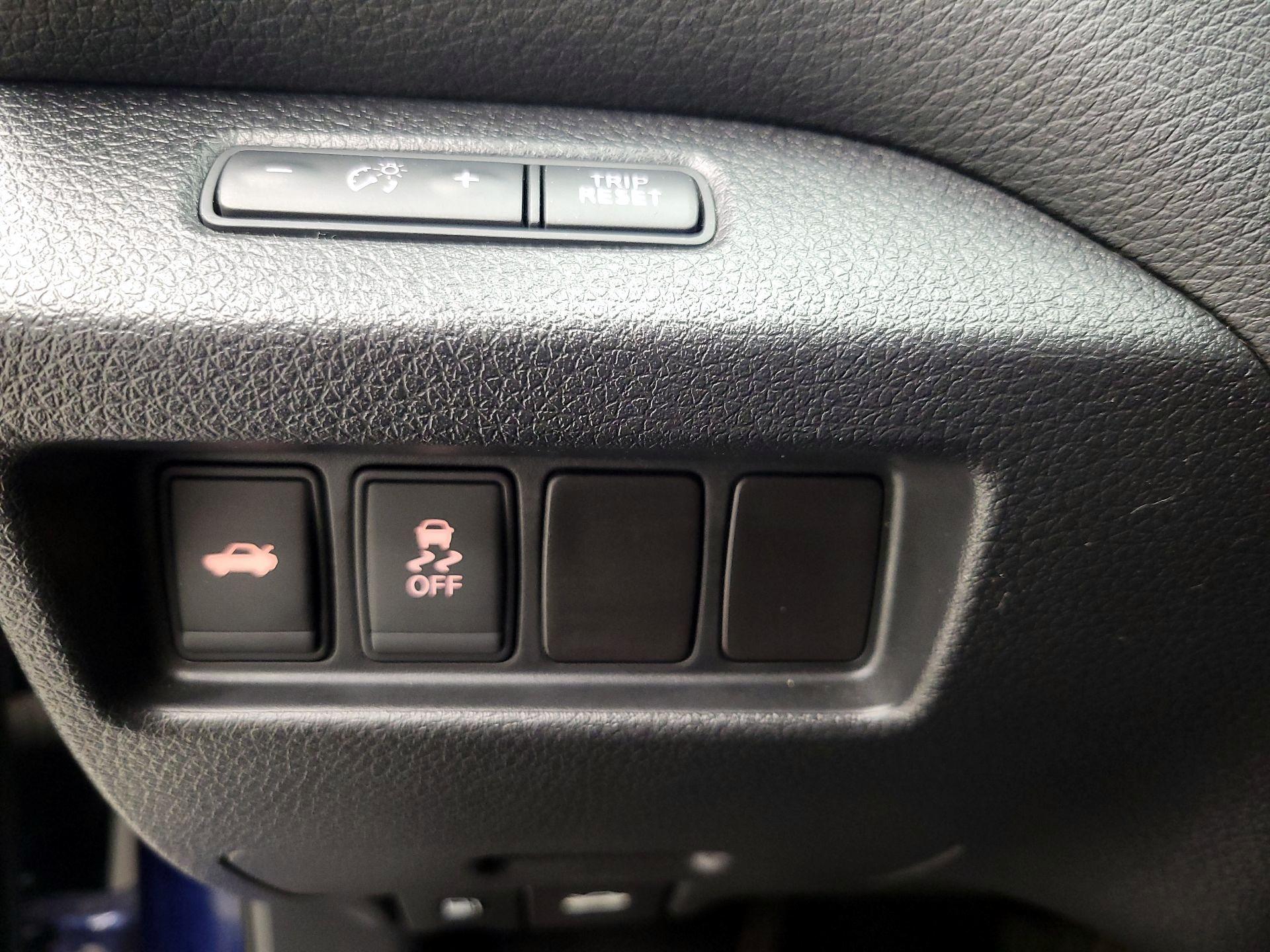 Thumbnail: 2016 Nissan Altima - 13