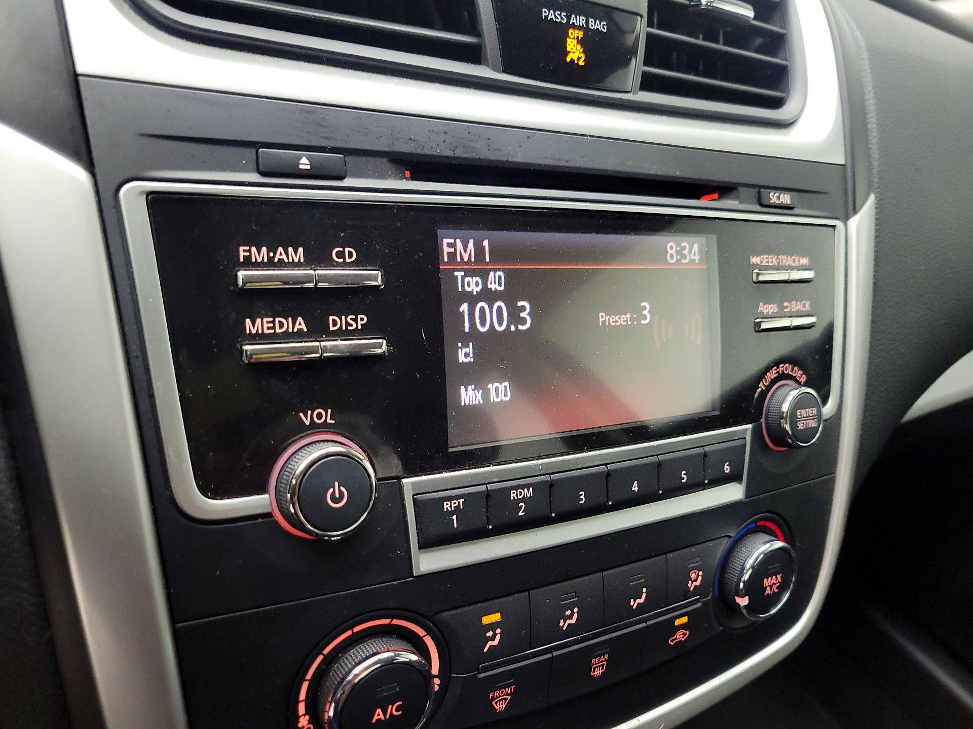 Thumbnail: 2016 Nissan Altima - 15