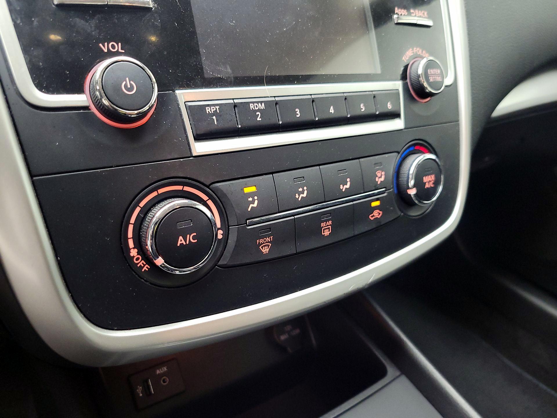 Thumbnail: 2016 Nissan Altima - 16