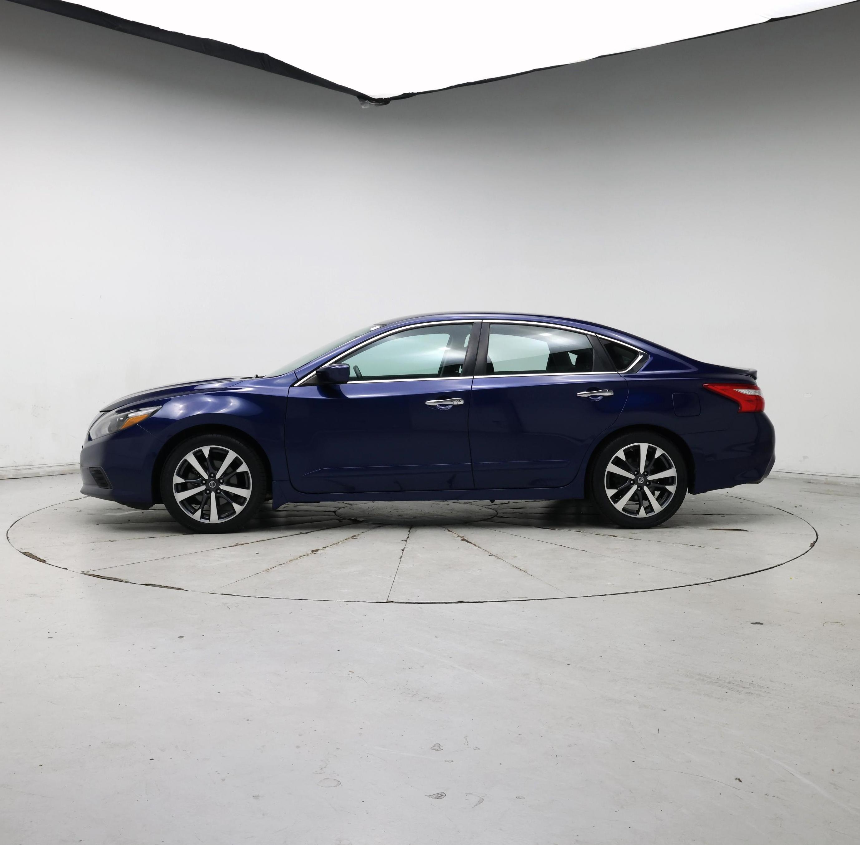 Thumbnail: 2016 Nissan Altima - 3