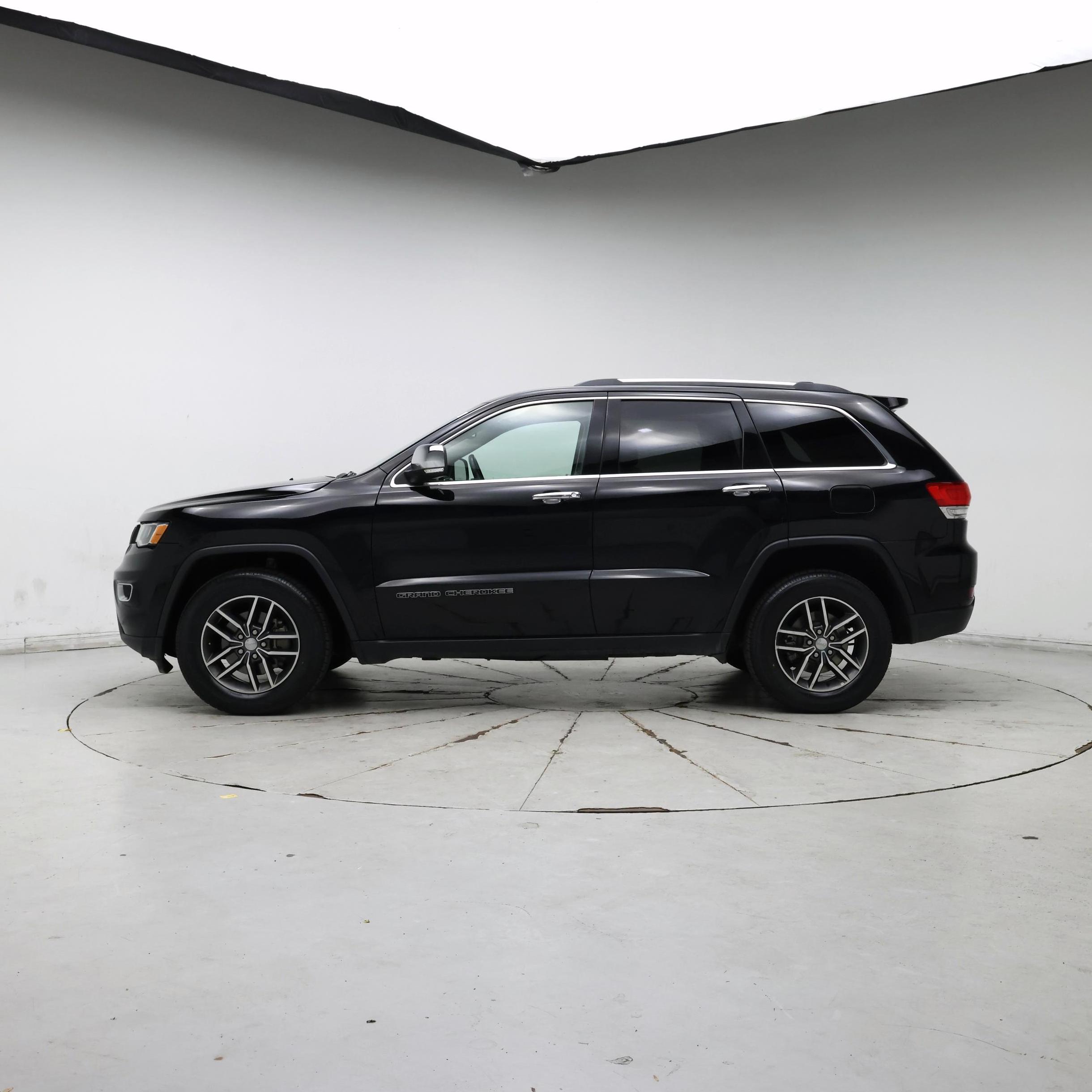 Thumbnail: 2018 Jeep Grand Cherokee - 3