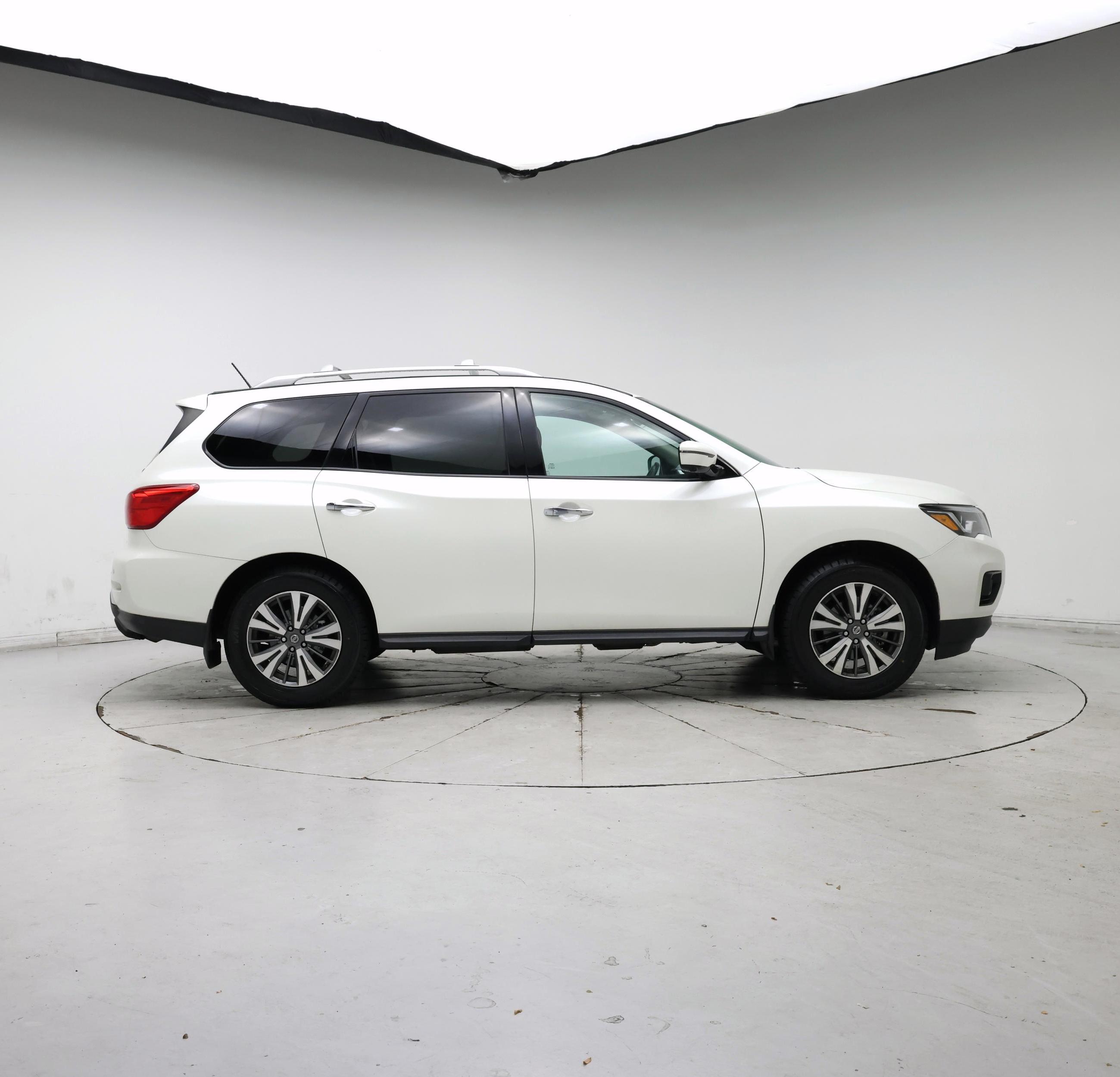Thumbnail: 2017 Nissan Pathfinder - 7