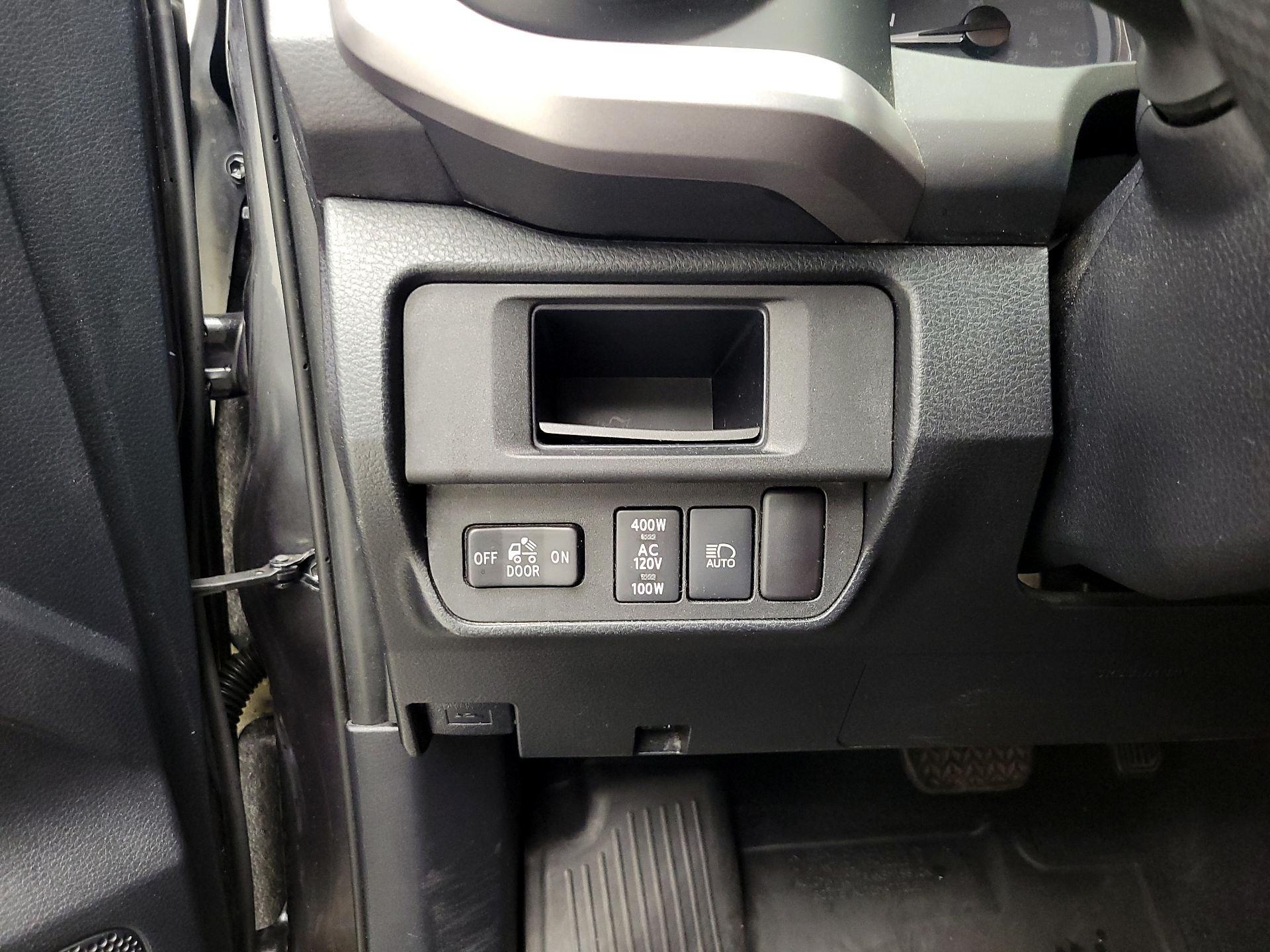 Thumbnail: 2018 Toyota Tacoma - 13