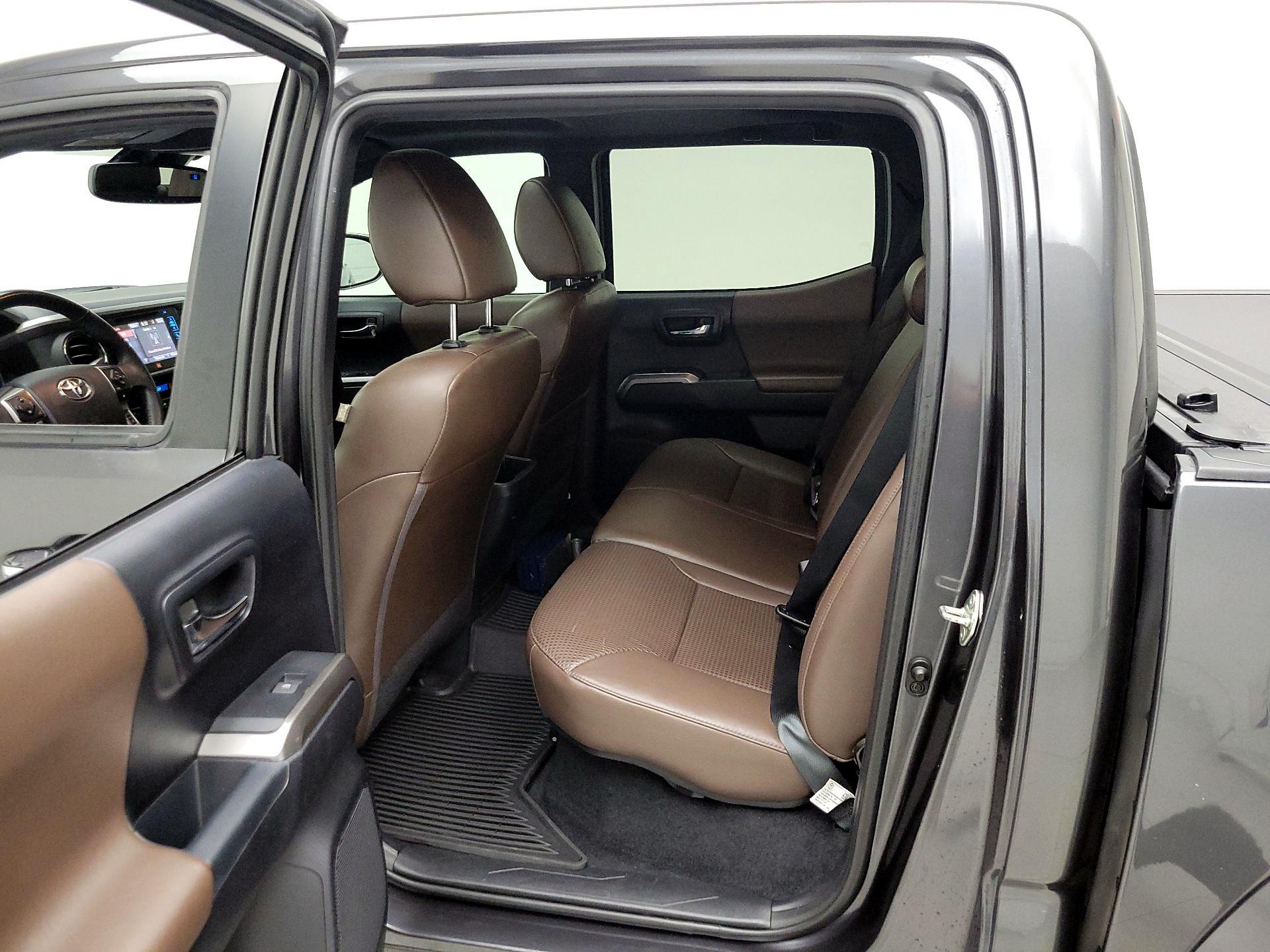 Thumbnail: 2018 Toyota Tacoma - 19