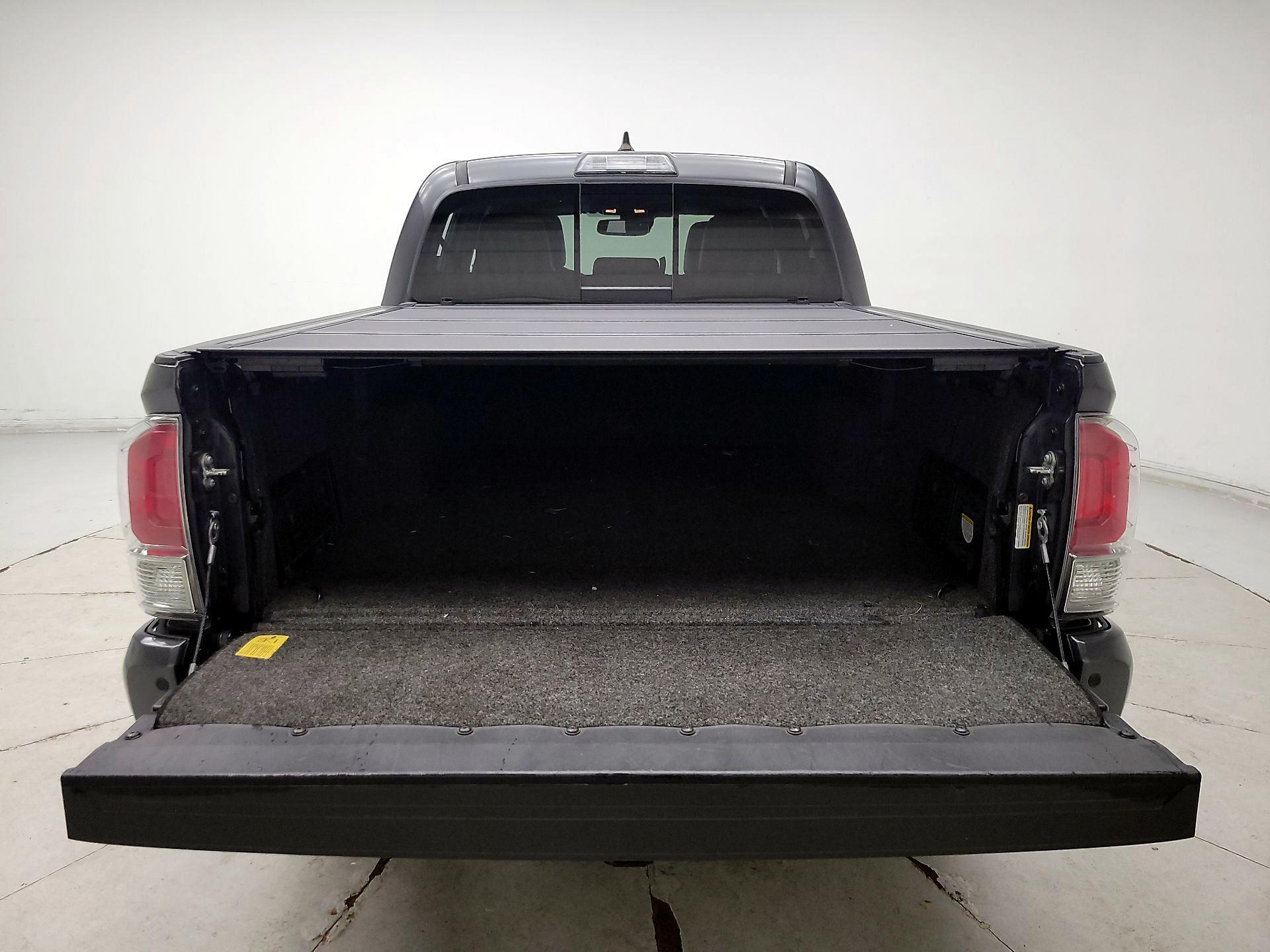 Thumbnail: 2018 Toyota Tacoma - 20