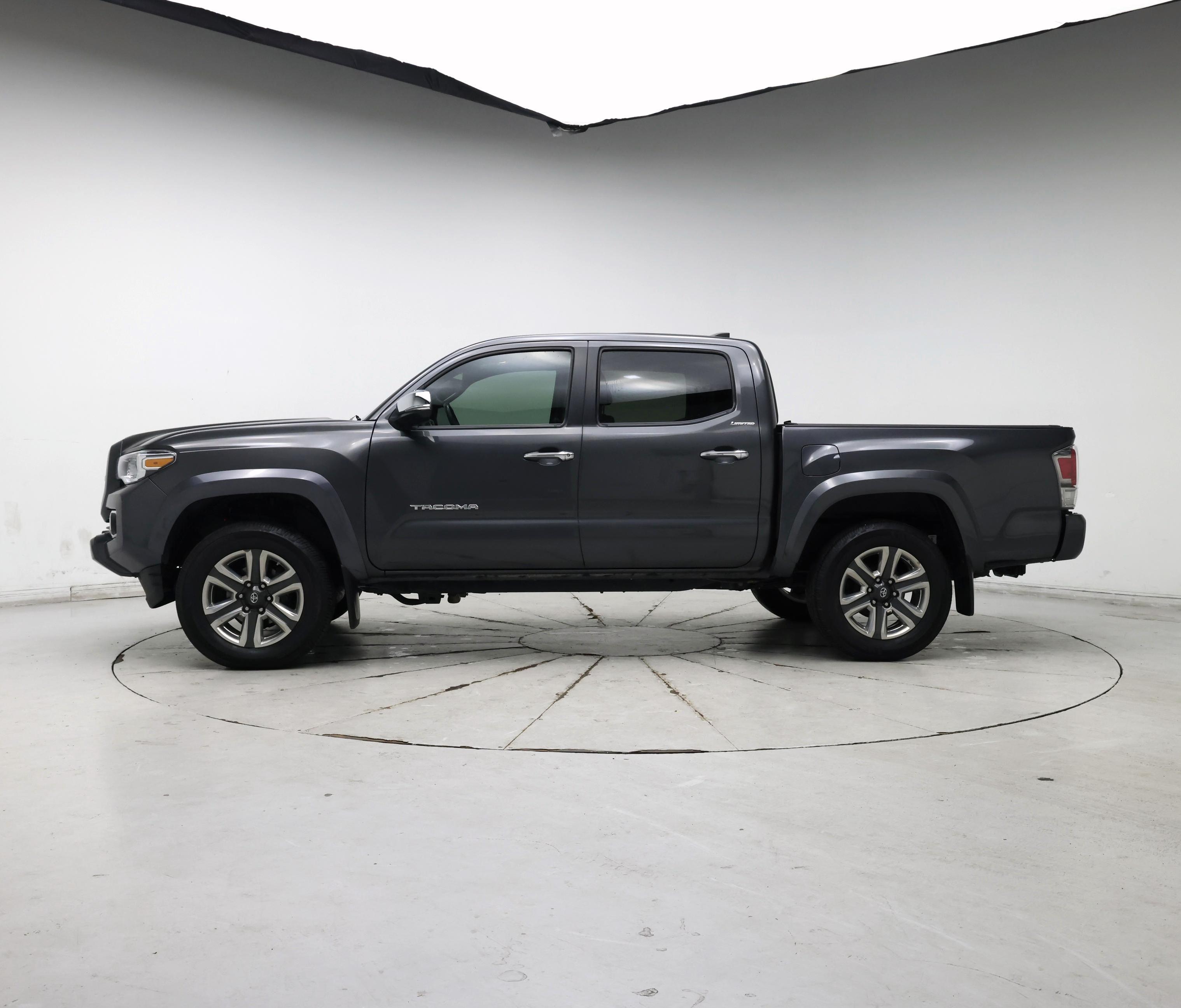 Thumbnail: 2018 Toyota Tacoma - 3