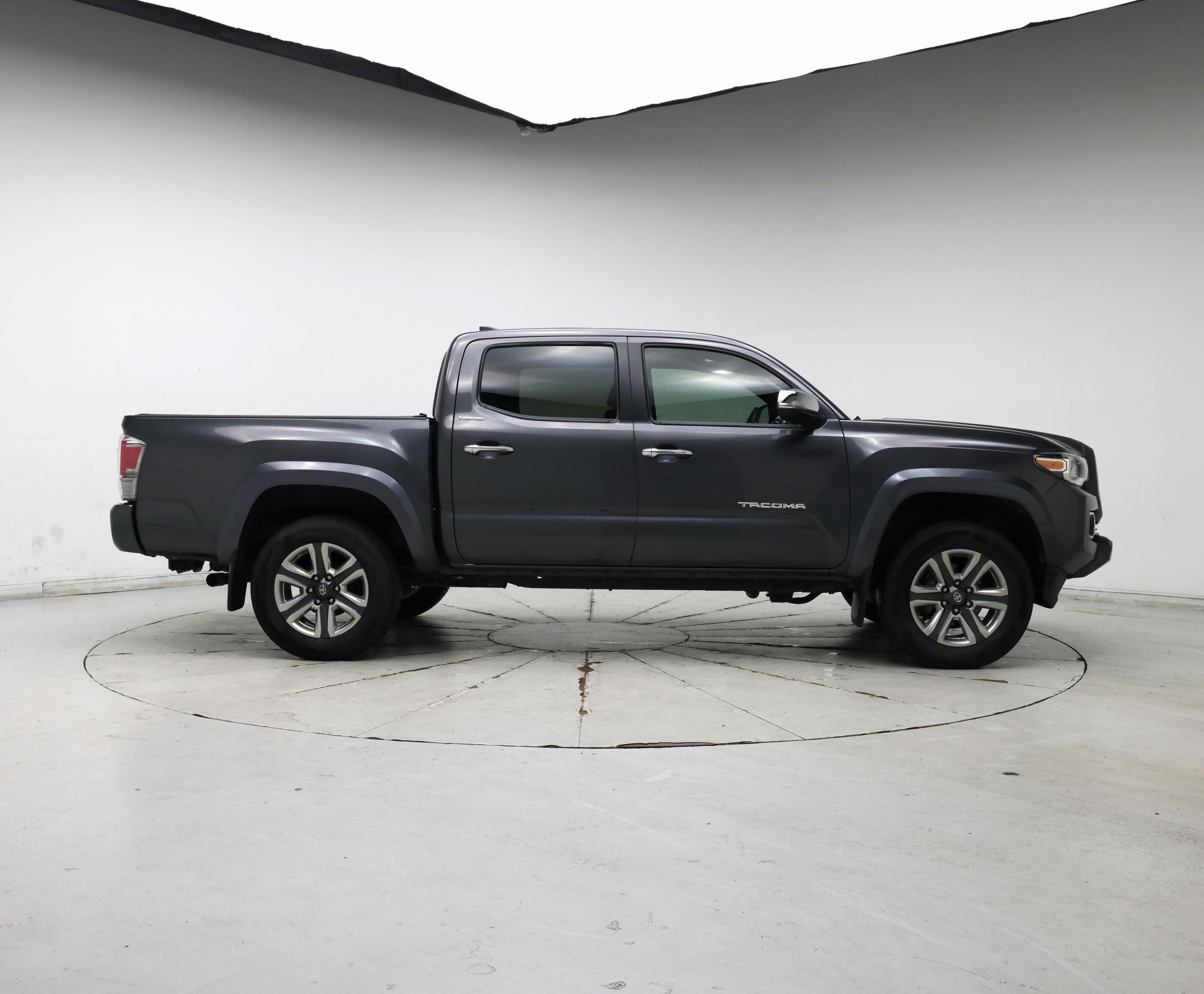 Thumbnail: 2018 Toyota Tacoma - 7