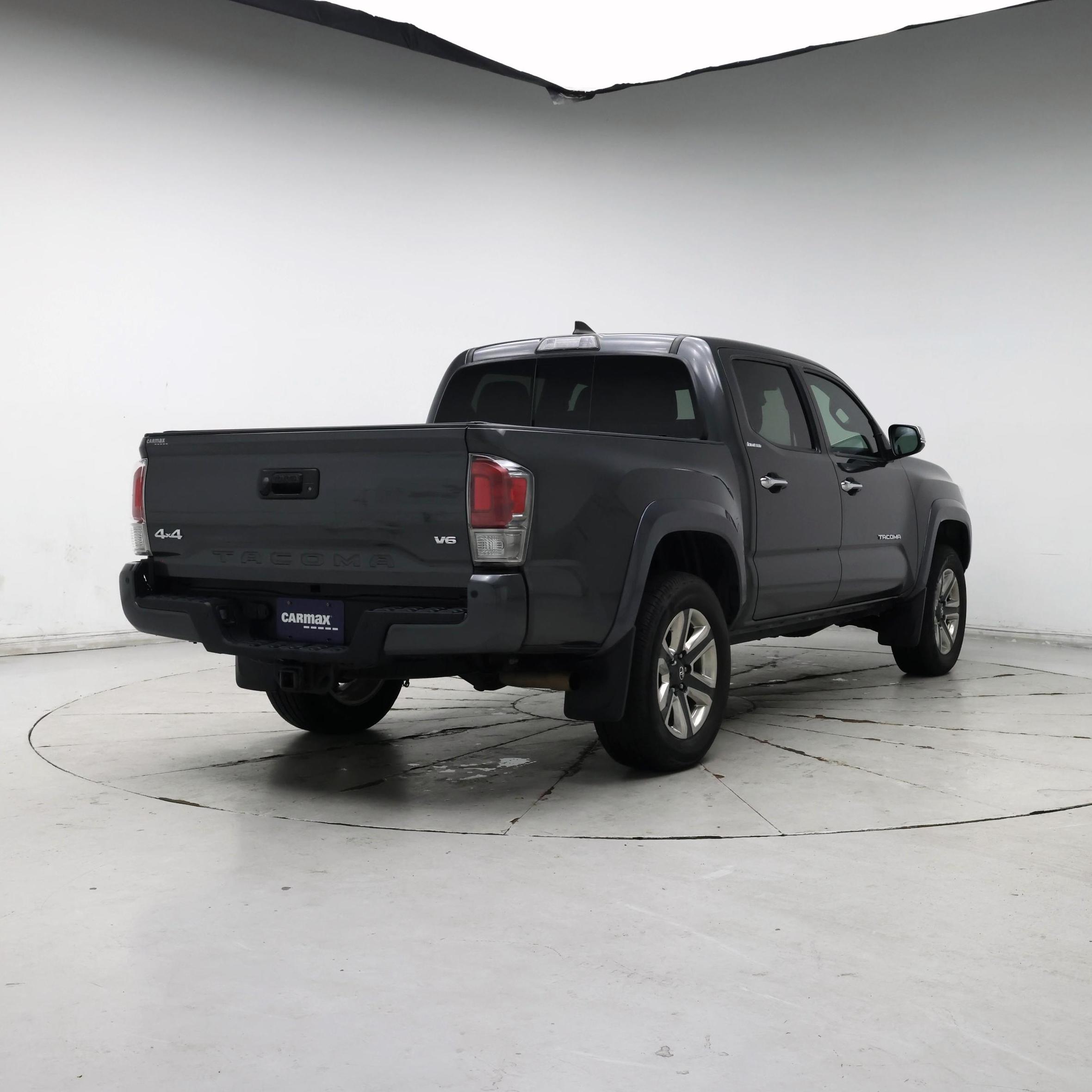 Thumbnail: 2018 Toyota Tacoma - 8