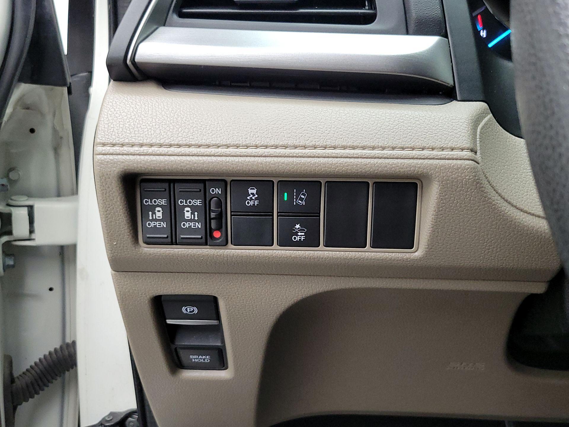 Thumbnail: 2019 Honda Odyssey - 13
