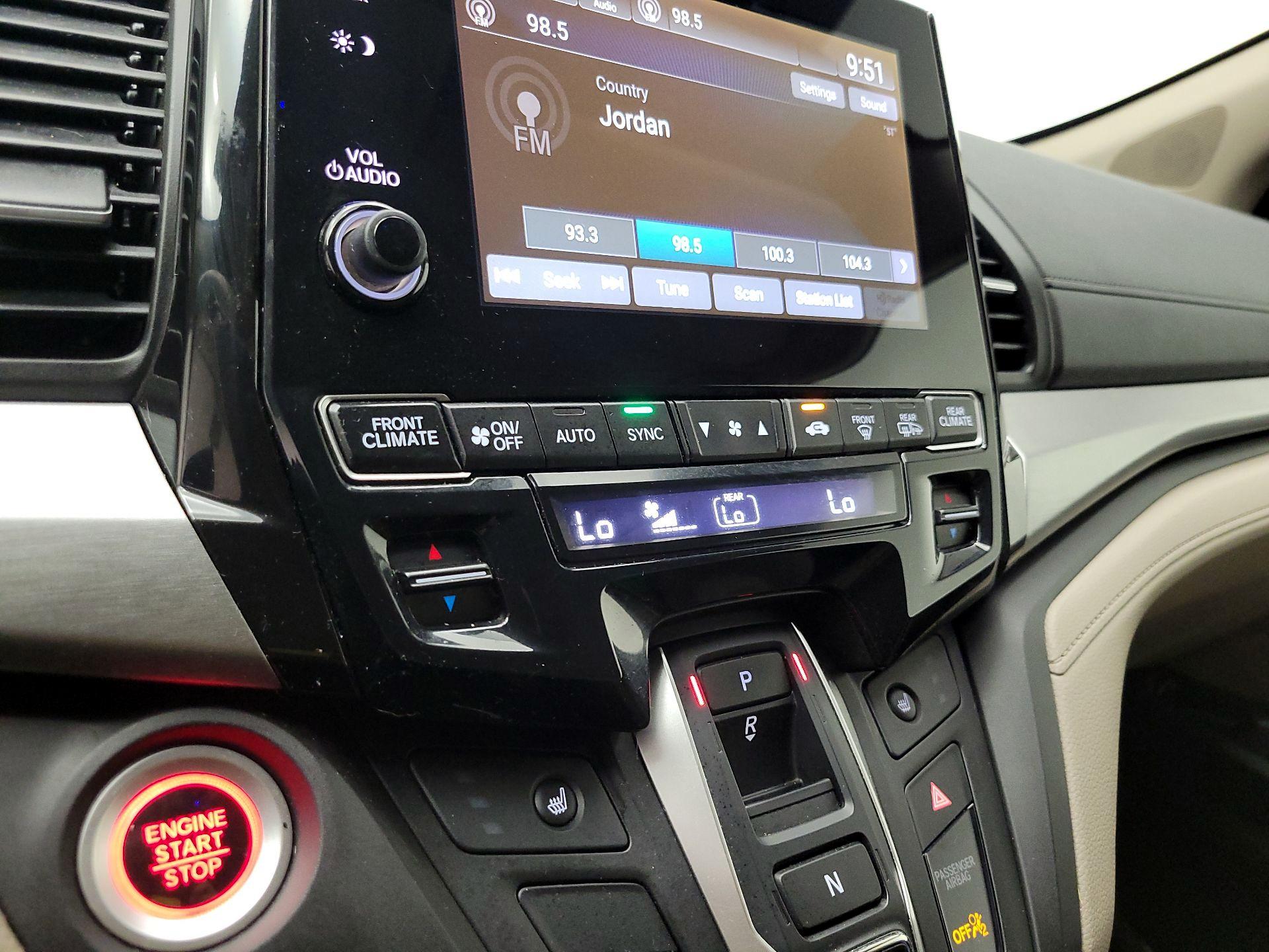 Thumbnail: 2019 Honda Odyssey - 16