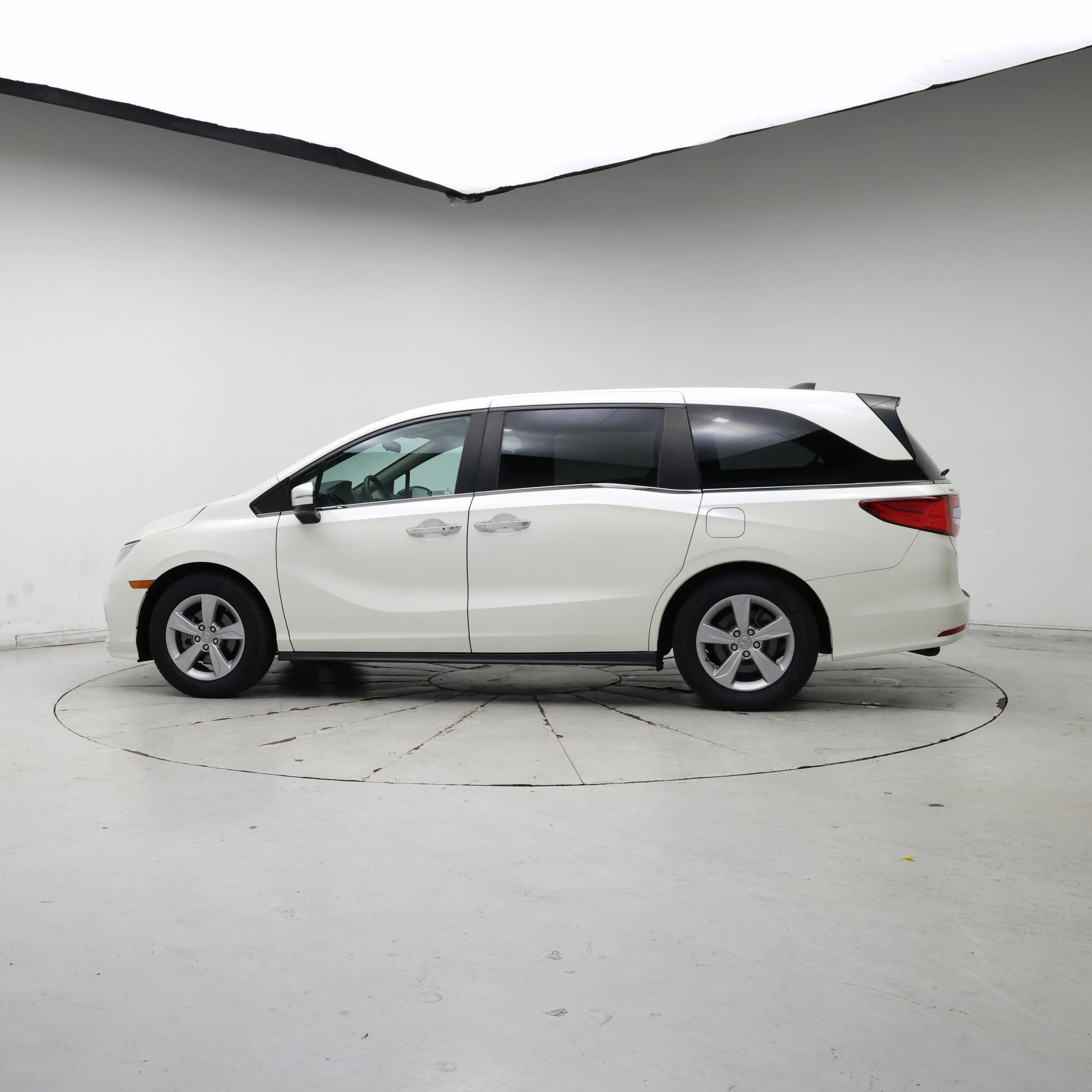 Thumbnail: 2019 Honda Odyssey - 3