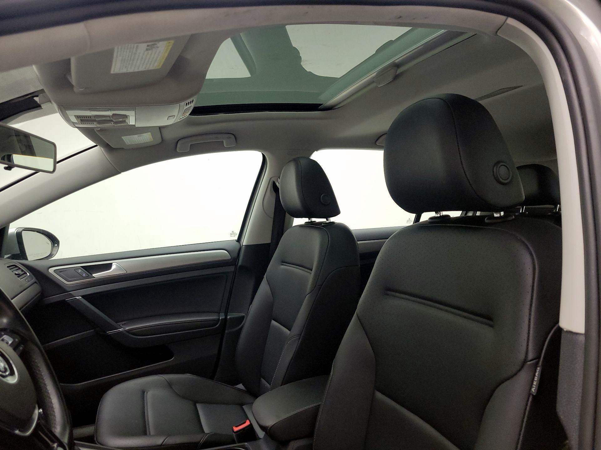 Thumbnail: 2017 Volkswagen Golf - 17