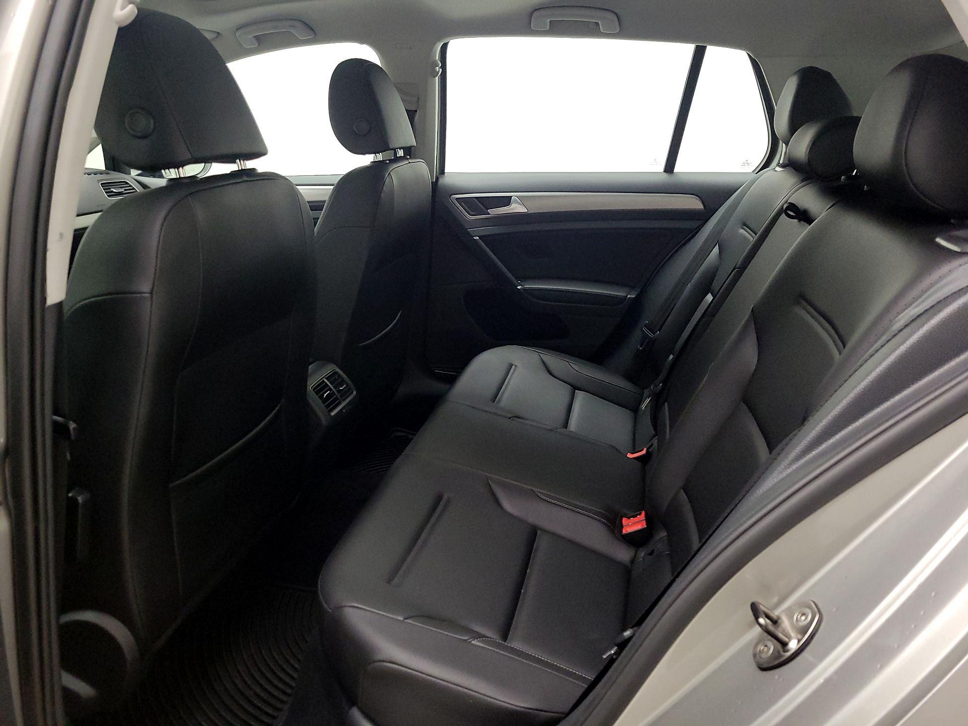 Thumbnail: 2017 Volkswagen Golf - 18