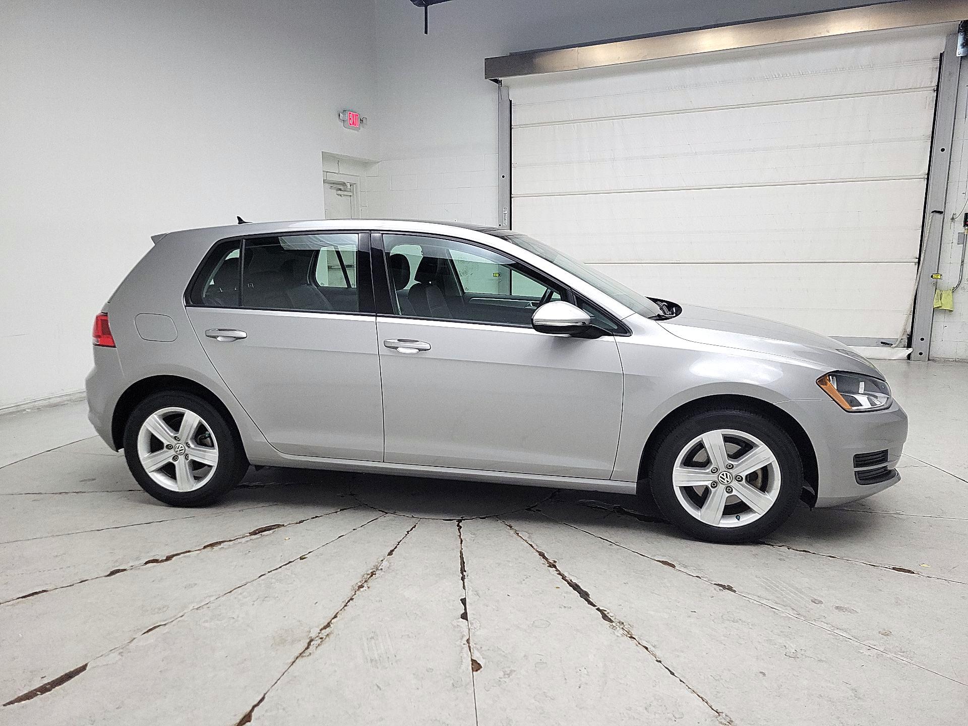 Thumbnail: 2017 Volkswagen Golf - 4