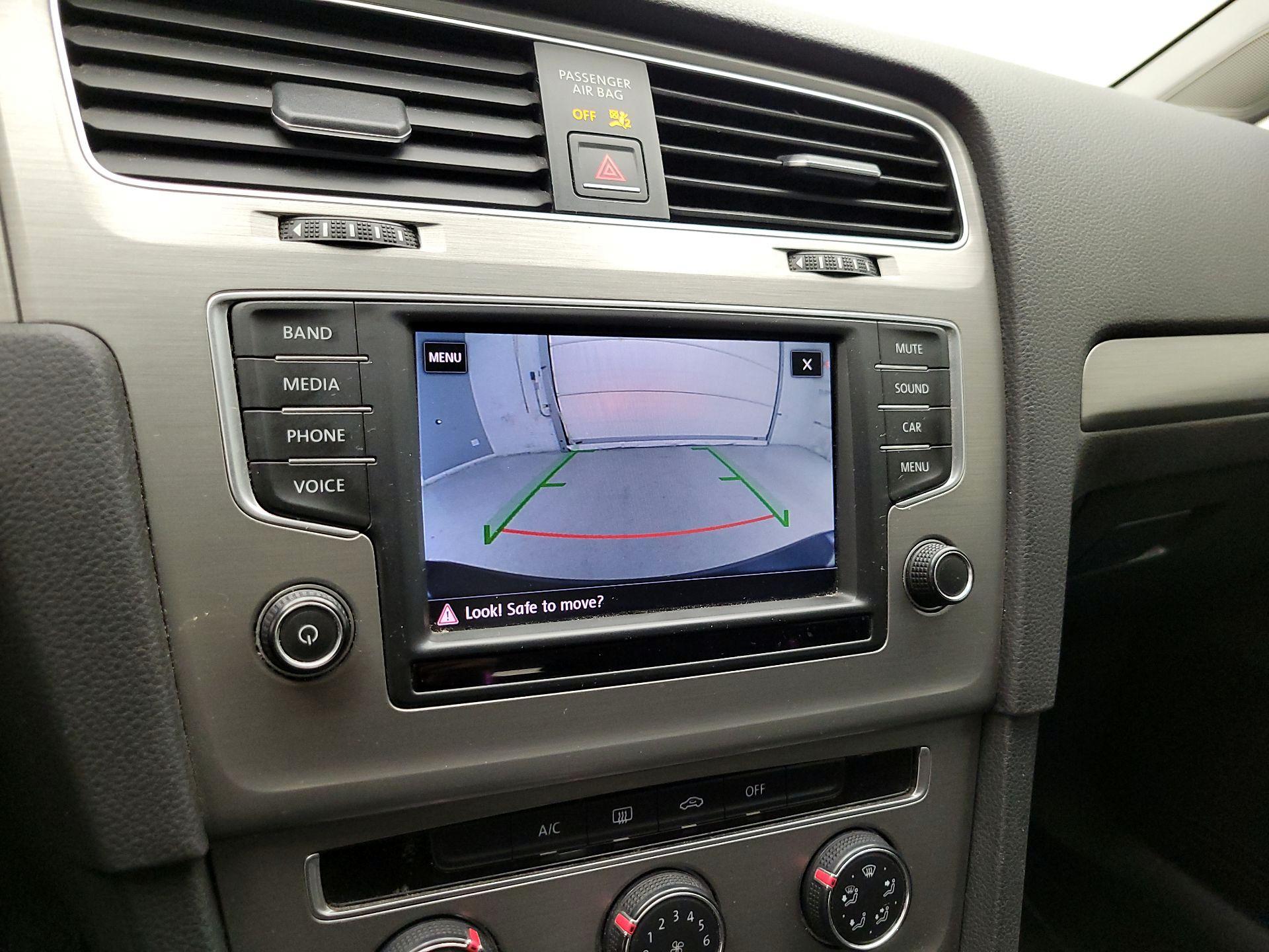 Thumbnail: 2017 Volkswagen Golf - 12