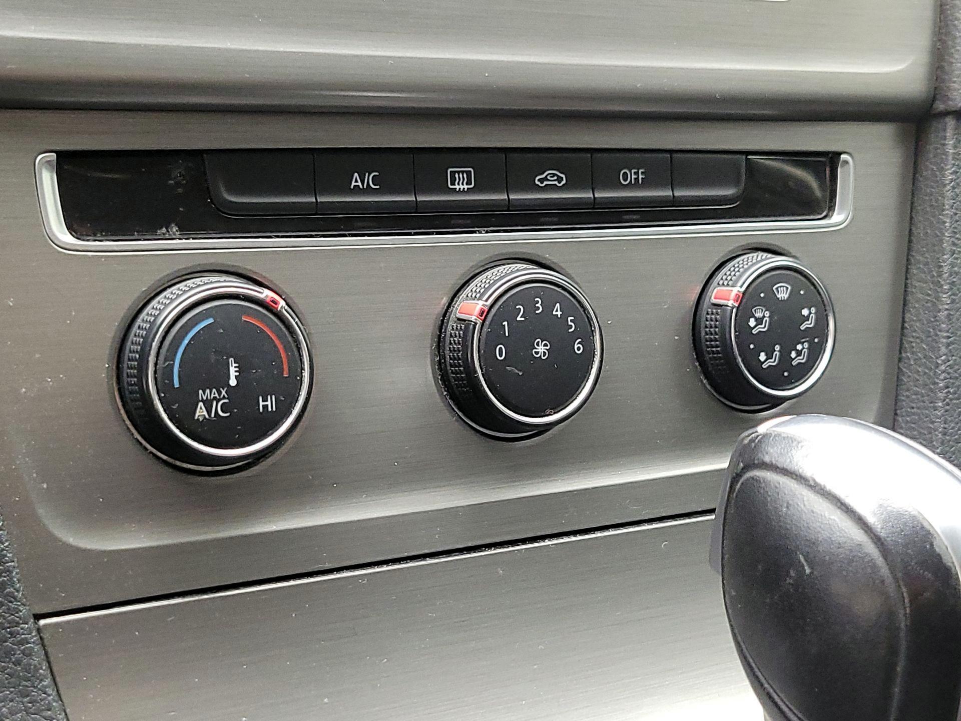 Thumbnail: 2017 Volkswagen Golf - 14