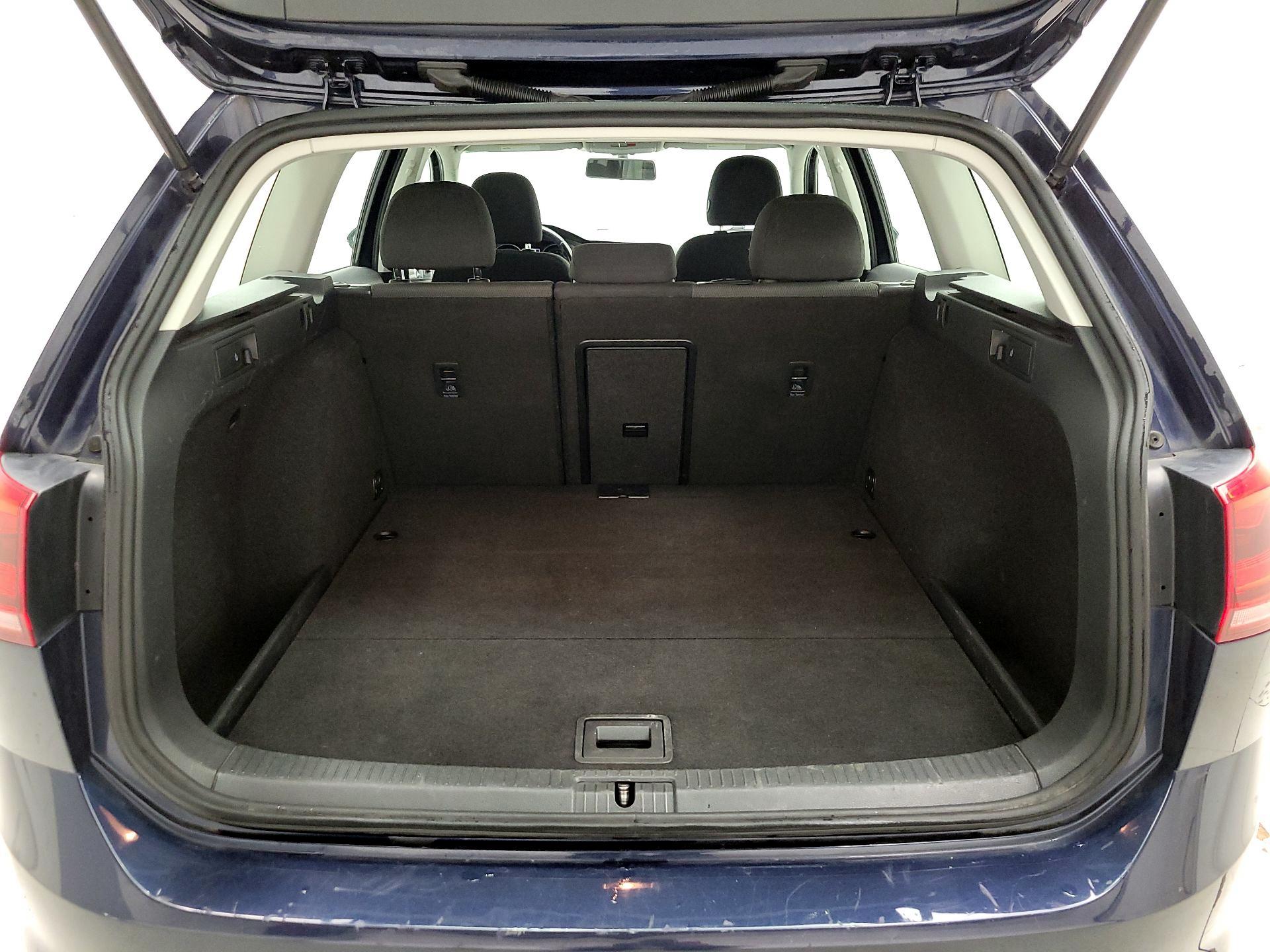 Thumbnail: 2017 Volkswagen Golf - 18