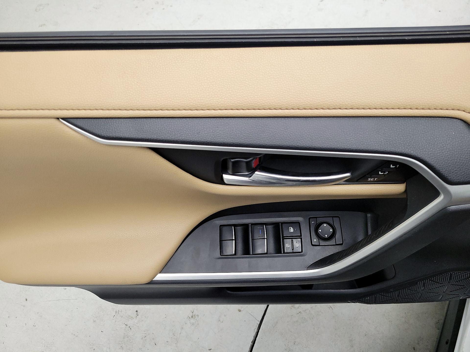 Thumbnail: 2020 Toyota RAV4 - 10