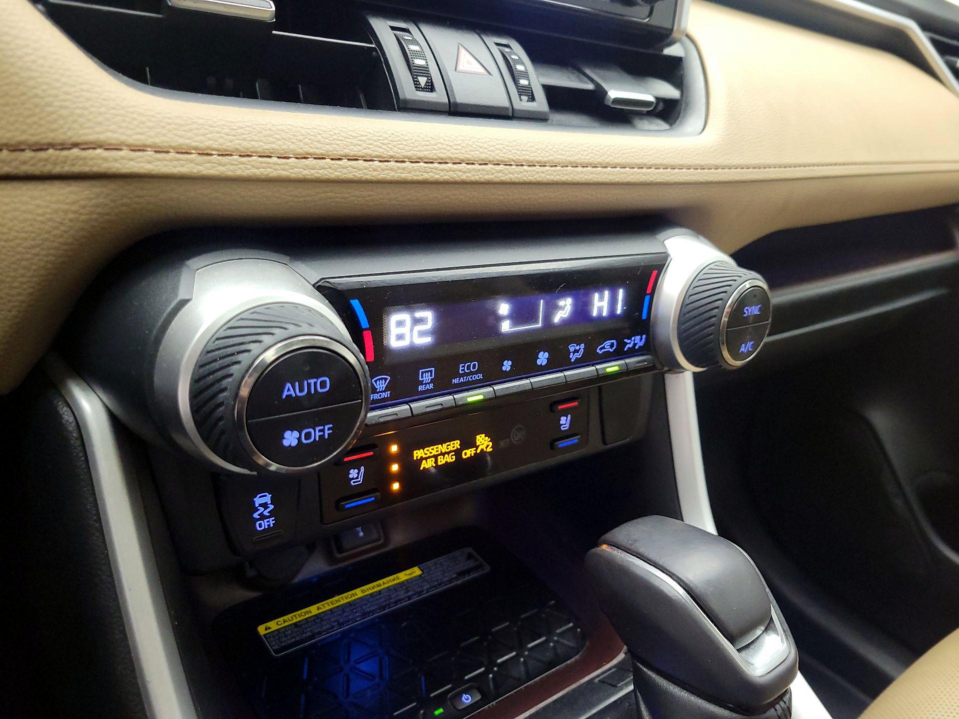 Thumbnail: 2020 Toyota RAV4 - 15