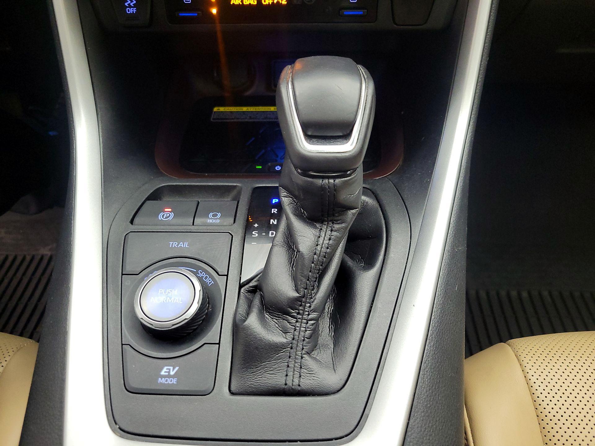 Thumbnail: 2020 Toyota RAV4 - 16