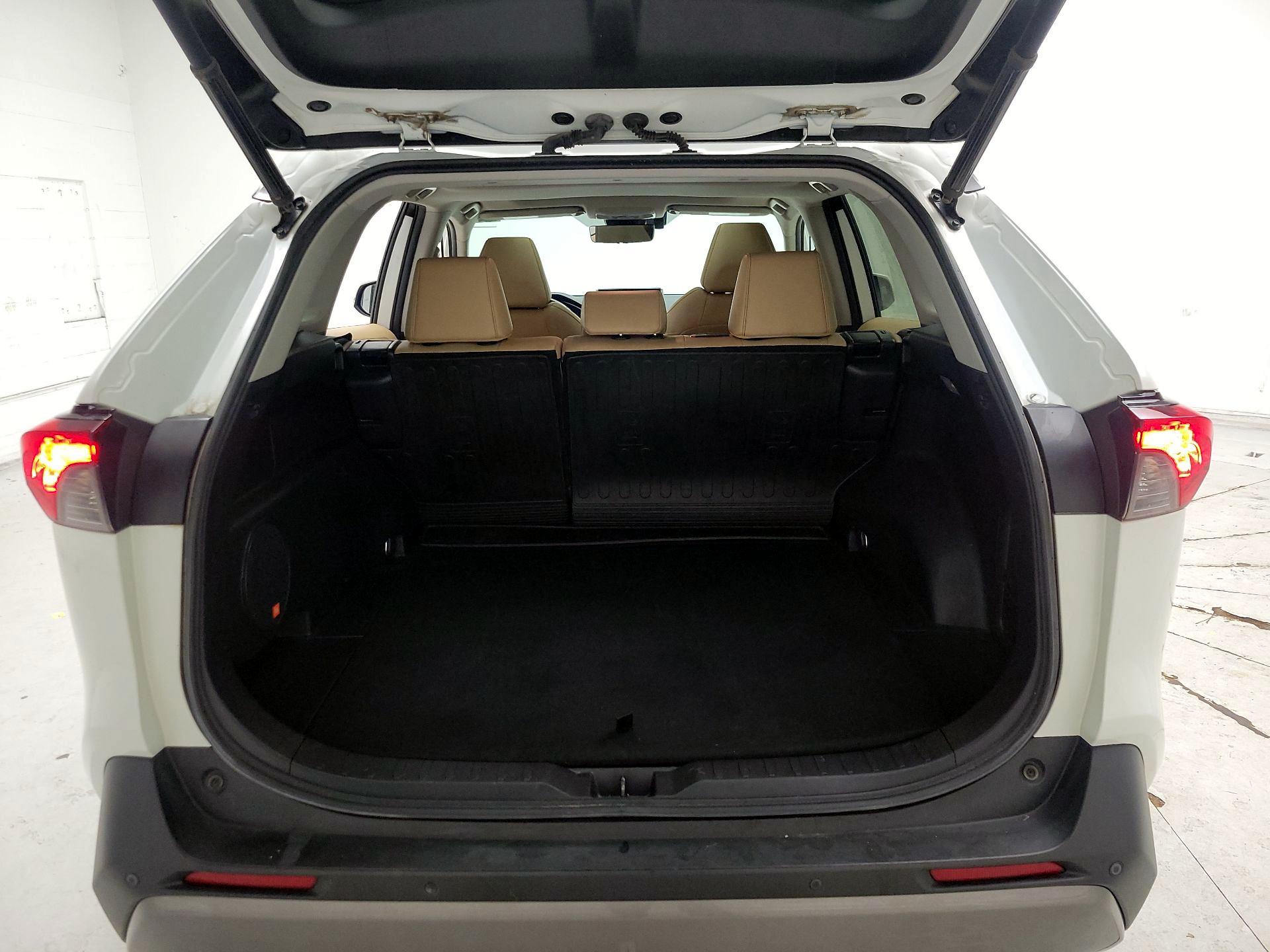 Thumbnail: 2020 Toyota RAV4 - 20