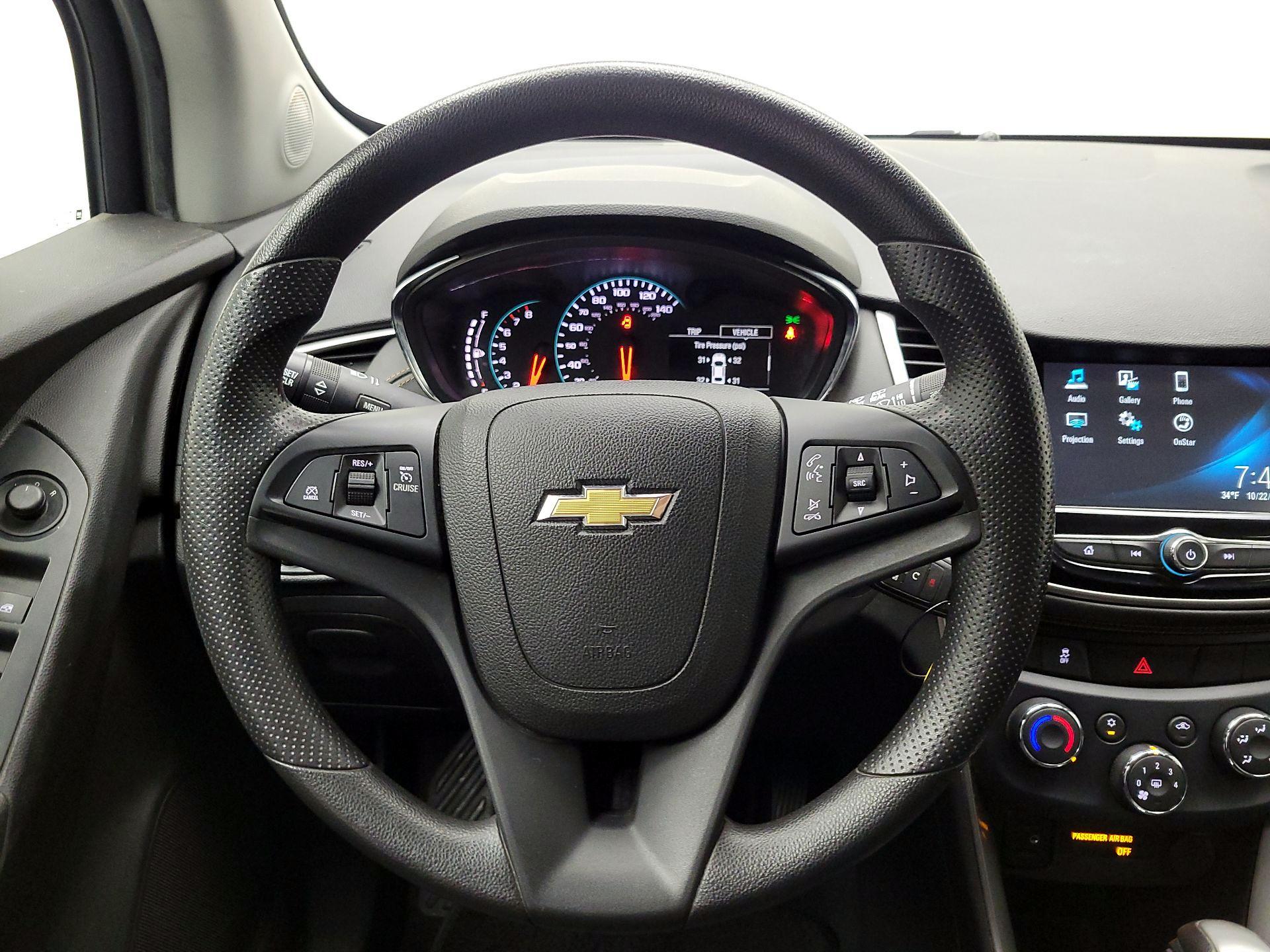 Thumbnail: 2017 Chevrolet Trax - 10