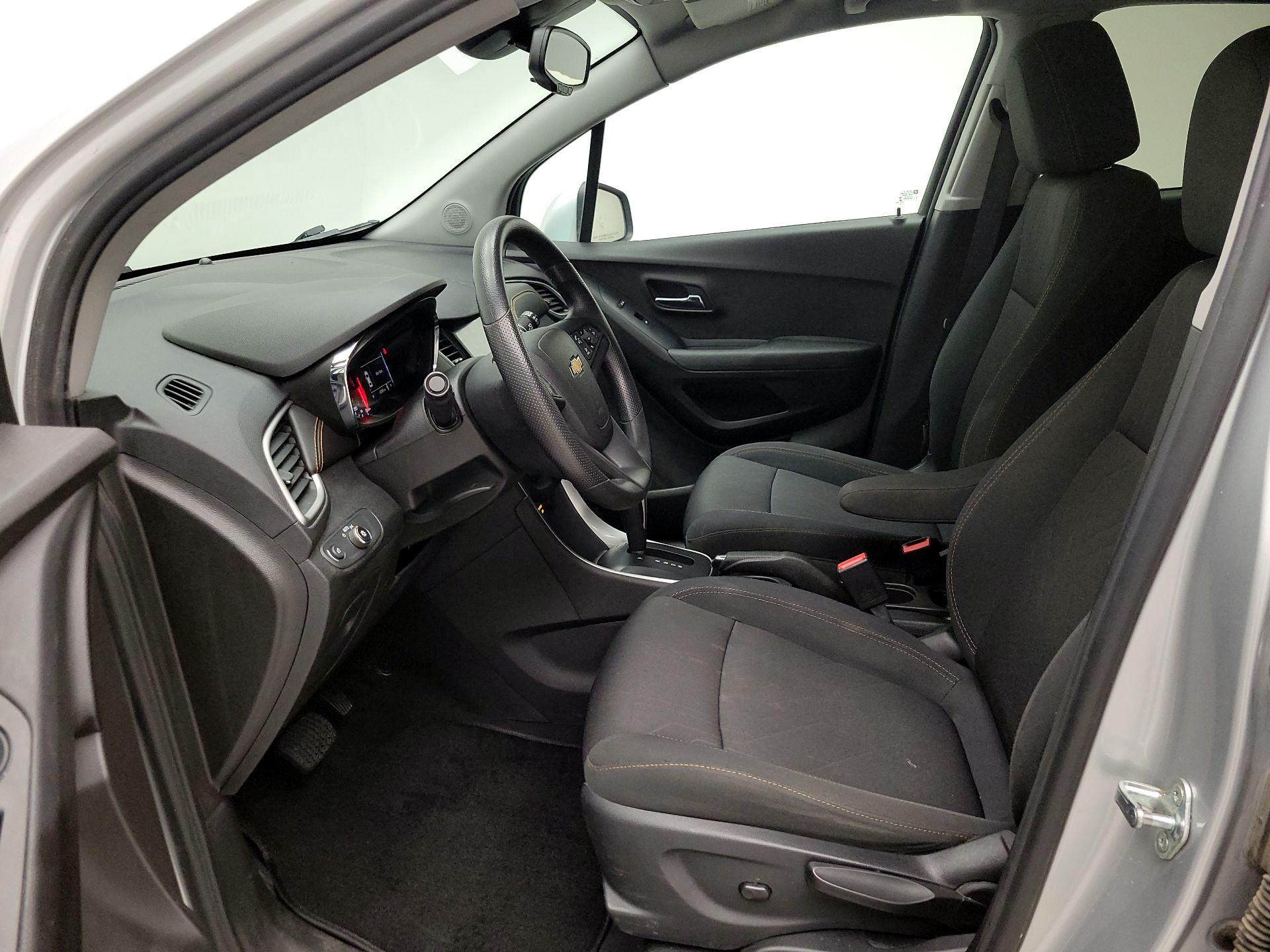 Thumbnail: 2017 Chevrolet Trax - 11