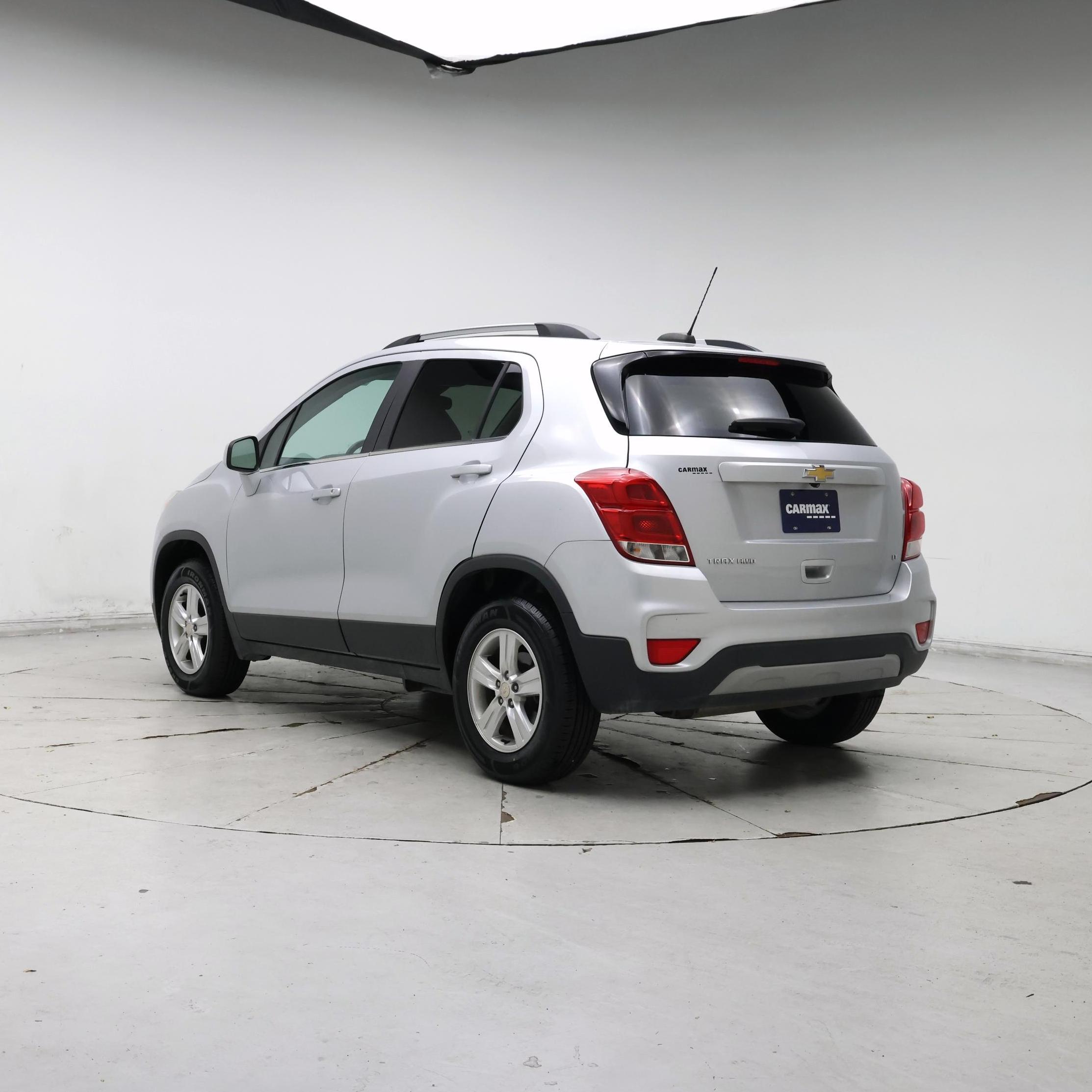 Thumbnail: 2017 Chevrolet Trax - 2
