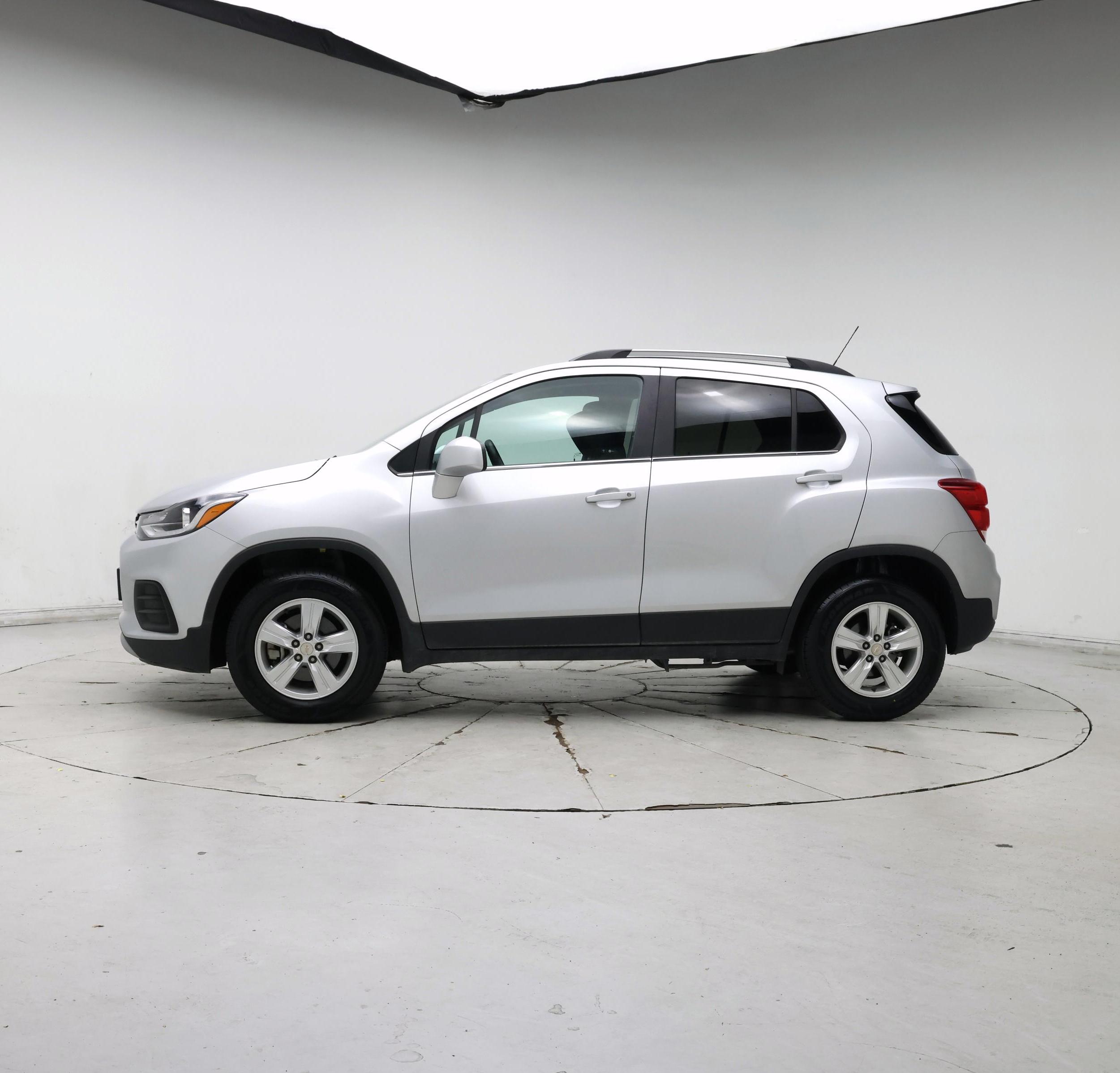 Thumbnail: 2017 Chevrolet Trax - 3