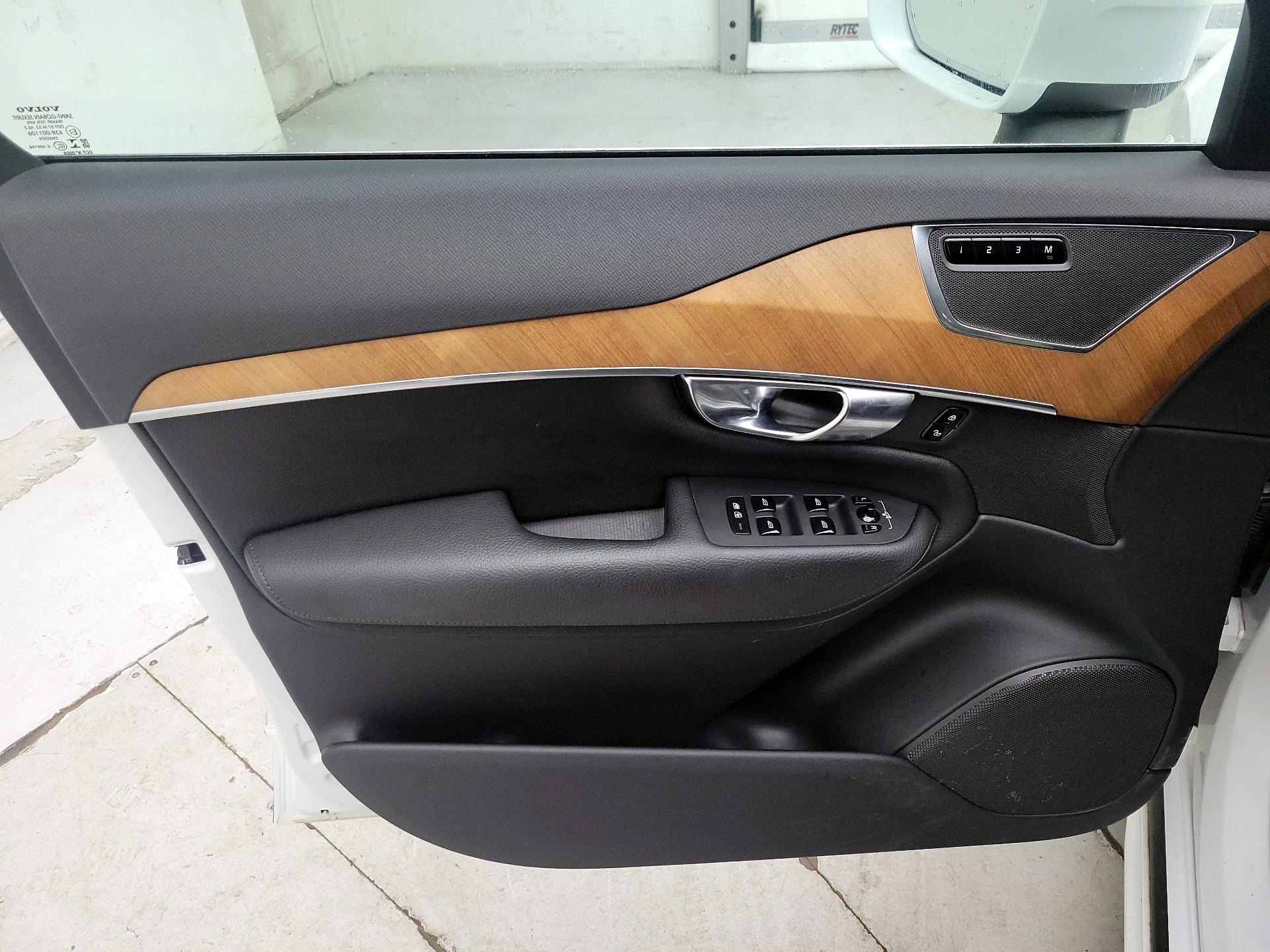 Thumbnail: 2022 Volvo XC90 - 10