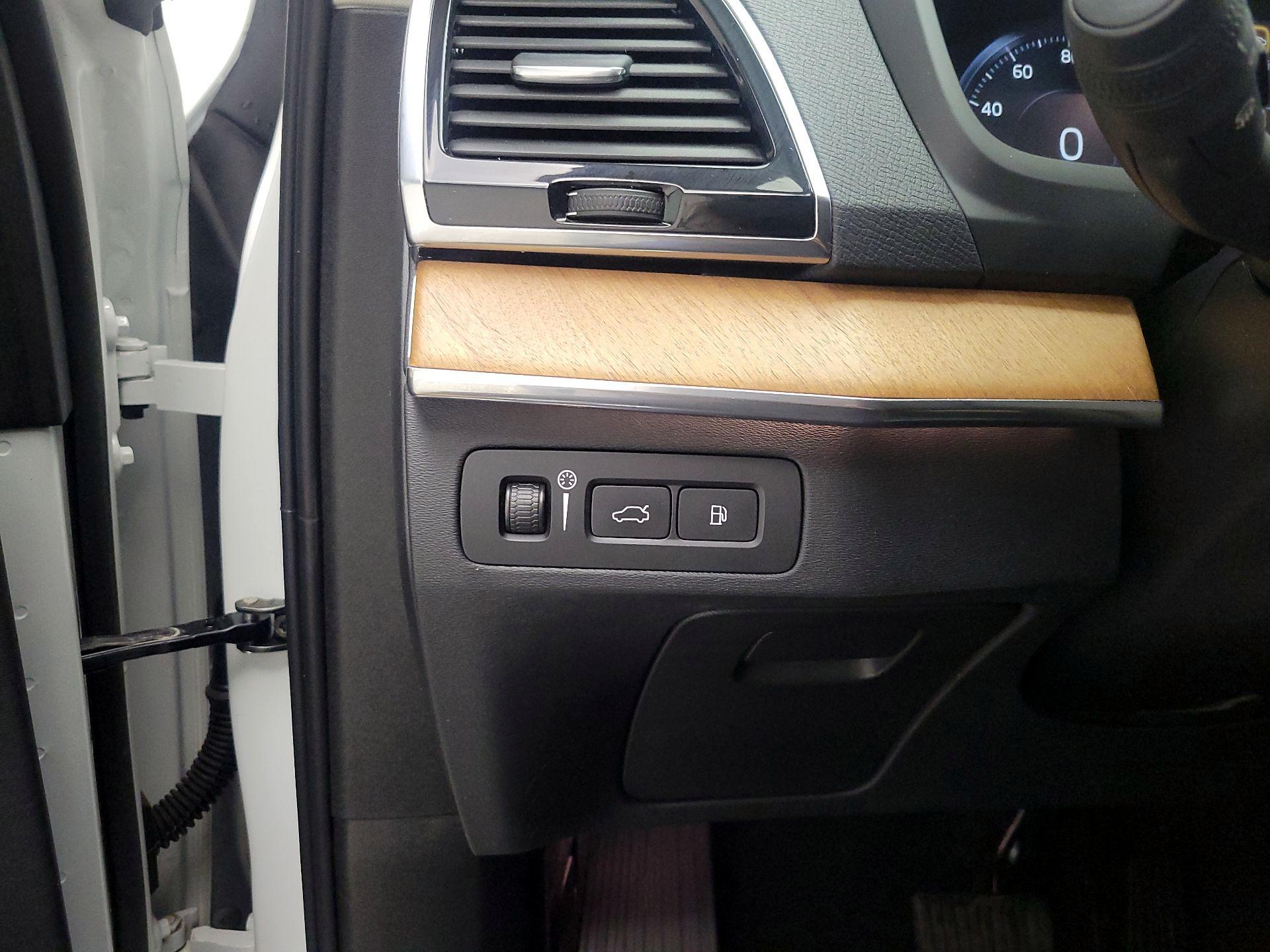 Thumbnail: 2022 Volvo XC90 - 11