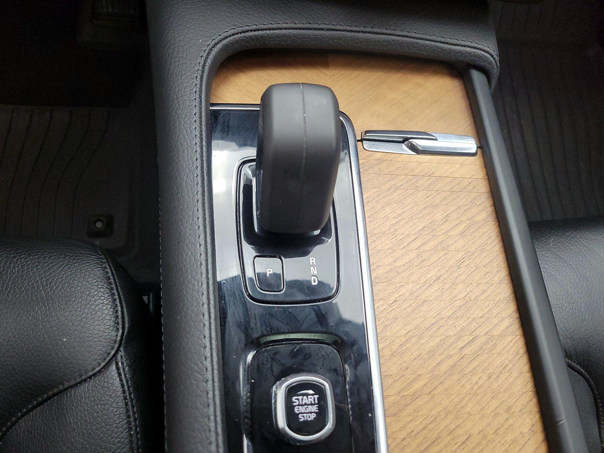 Thumbnail: 2022 Volvo XC90 - 16