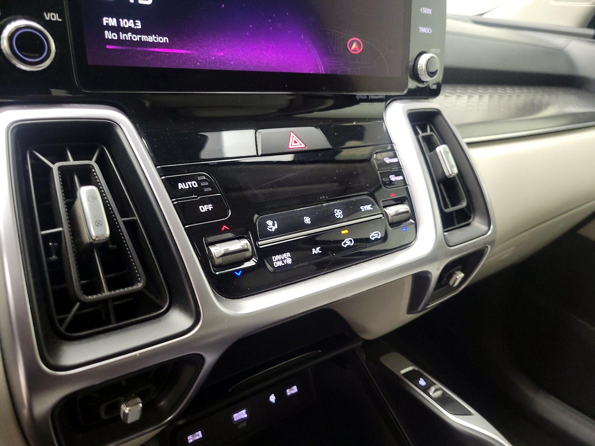 Thumbnail: 2023 Kia Sorento - 17