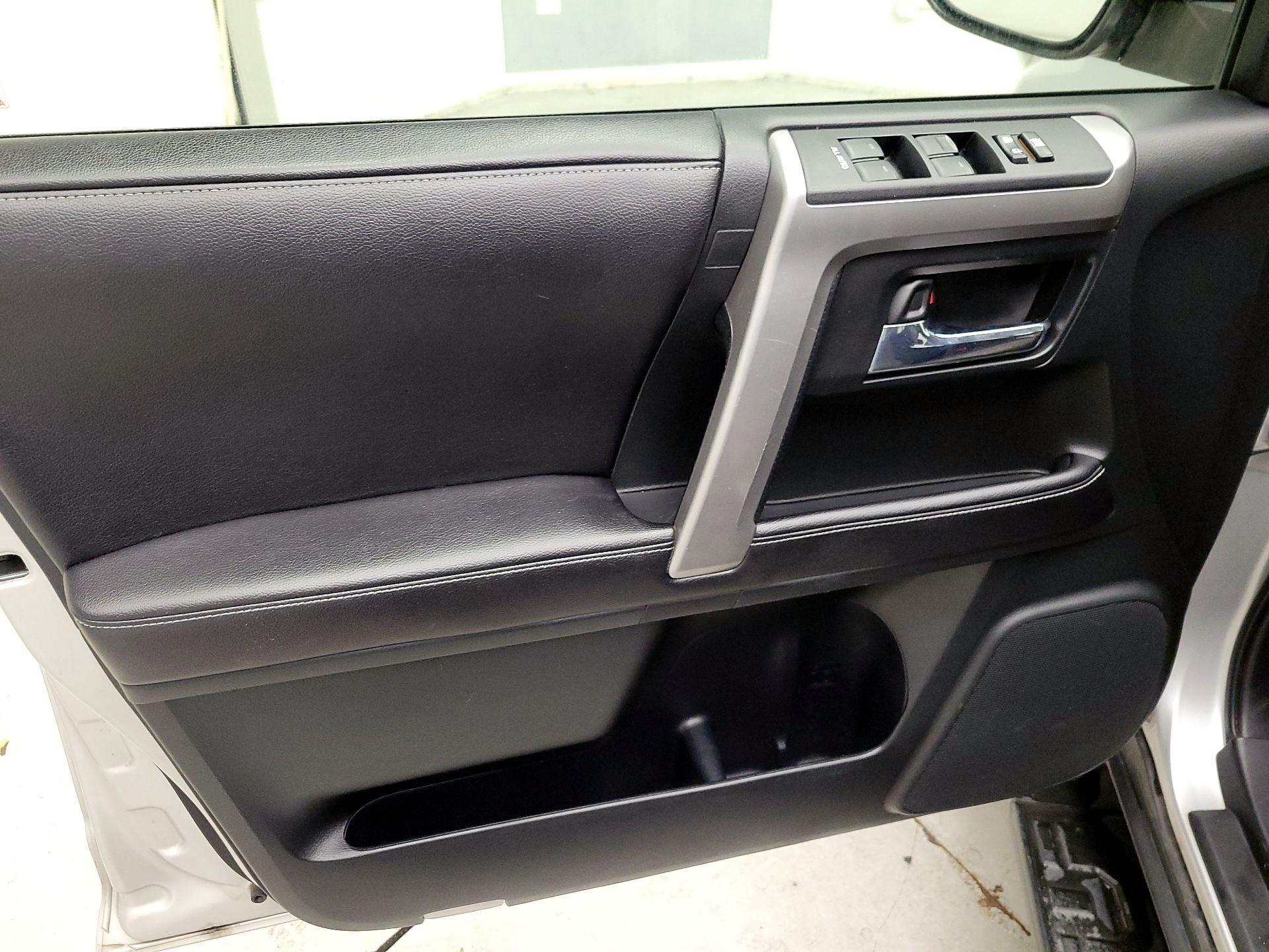 Thumbnail: 2016 Toyota 4Runner - 10