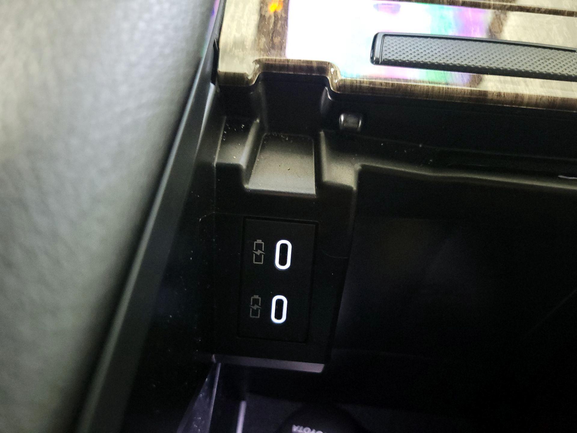 Thumbnail: 2025 Toyota Sienna - 16