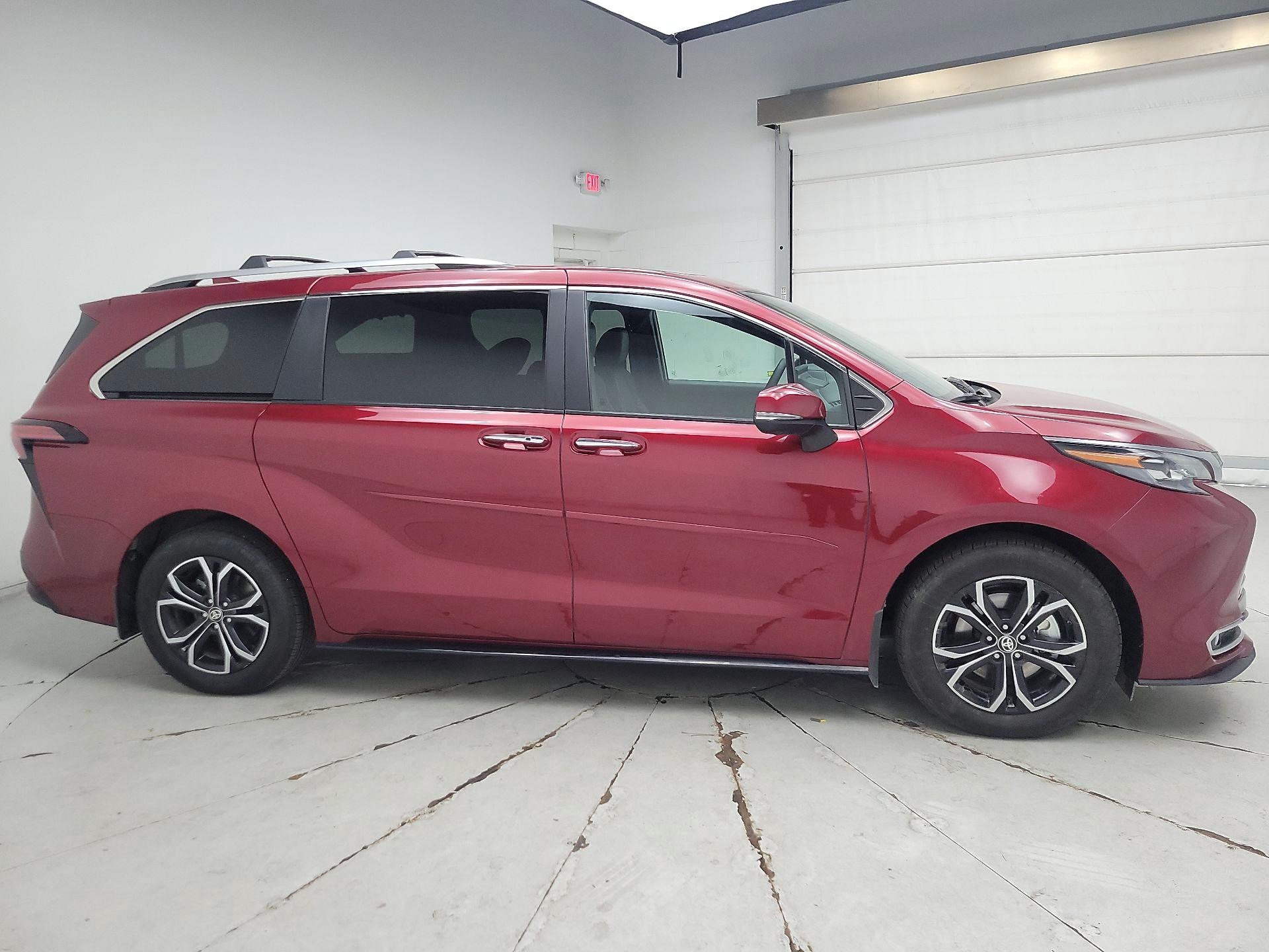 Thumbnail: 2025 Toyota Sienna - 4