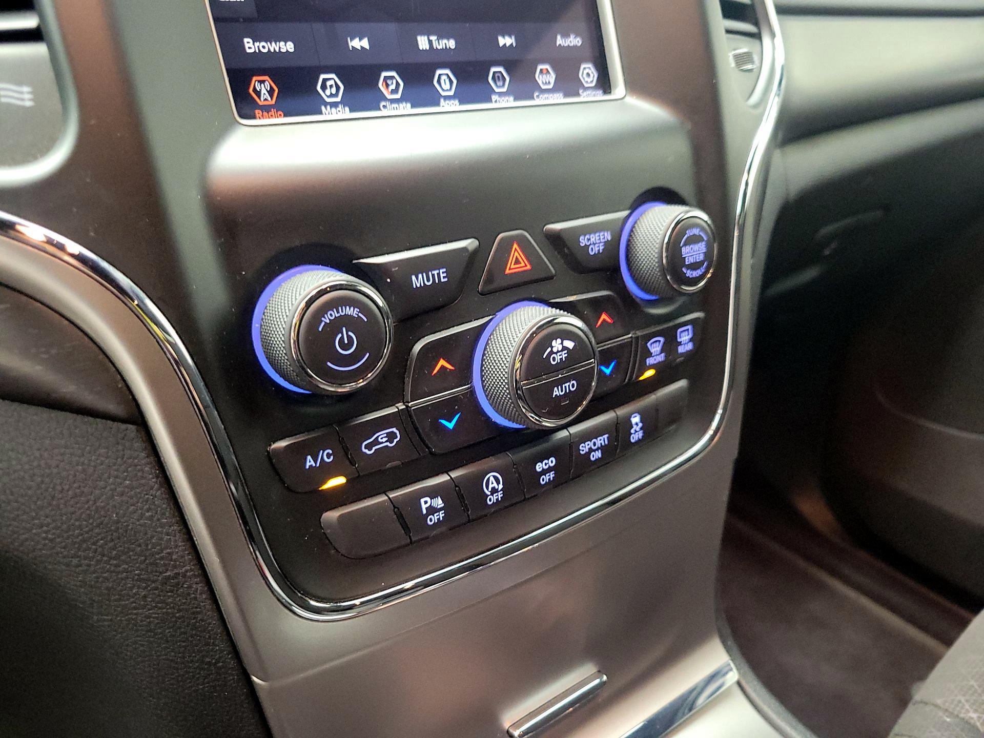 Thumbnail: 2018 Jeep Grand Cherokee - 17