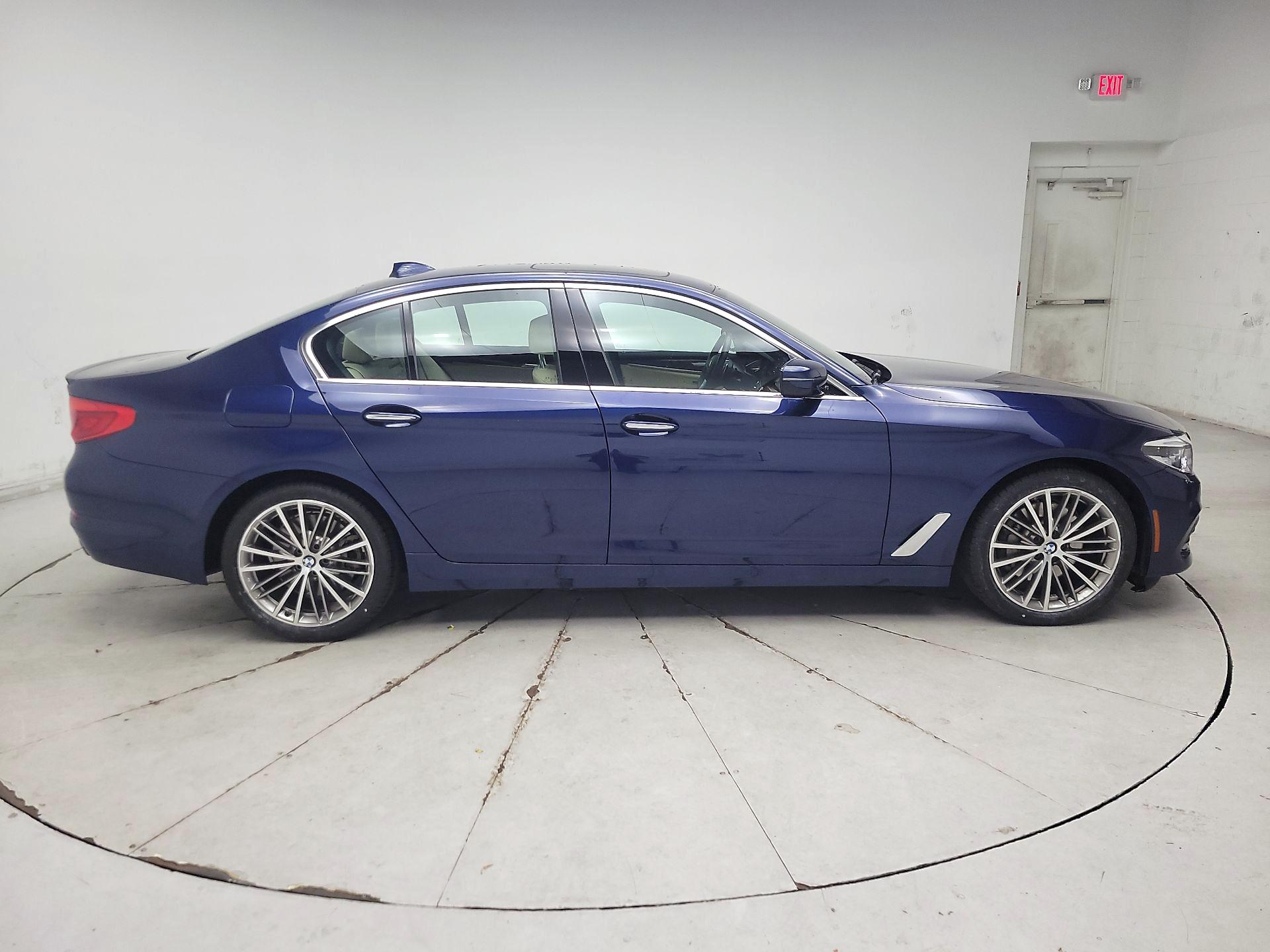 Thumbnail: 2017 BMW 5 Series - 4